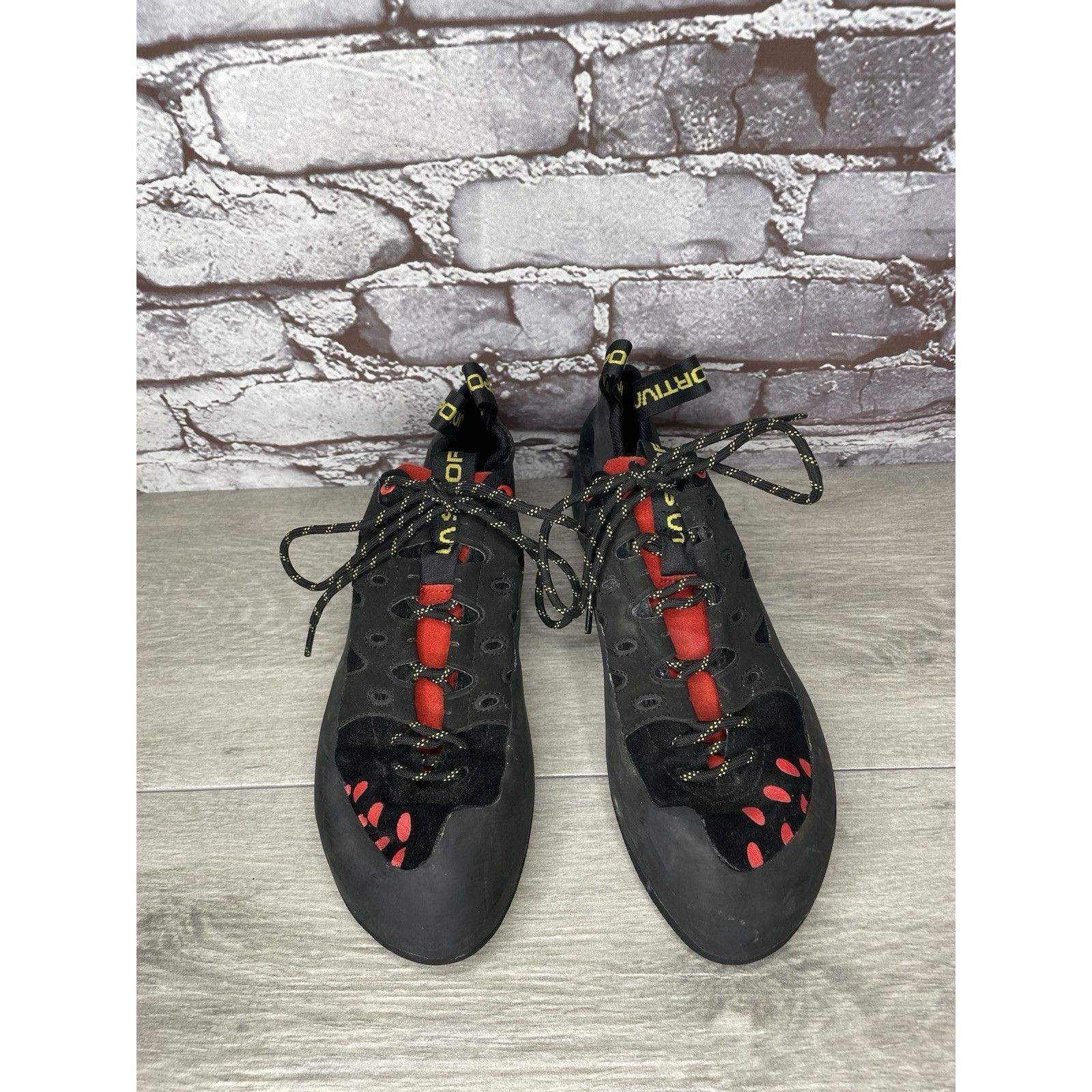 La Sportiva La Sportiva Tarantulace Black Leather Red Rock Climbing Shoe Size US 10.5 / EU 43-44 - 17 Thumbnail
