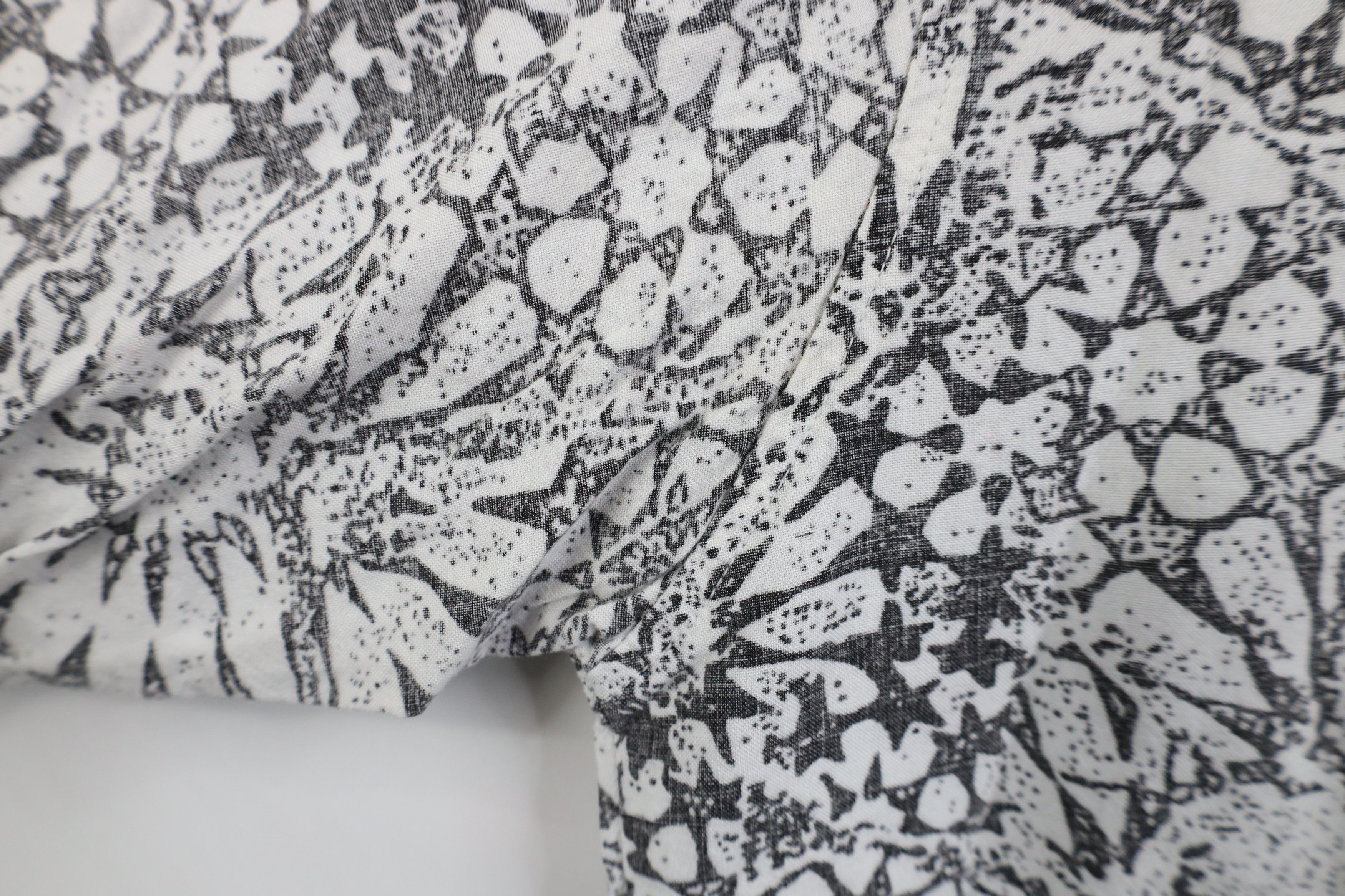 Vintage Vintage 90s Streetwear Flower Hawaiian Button Shirt Size US L / EU 52-54 / 3 - 4 Thumbnail