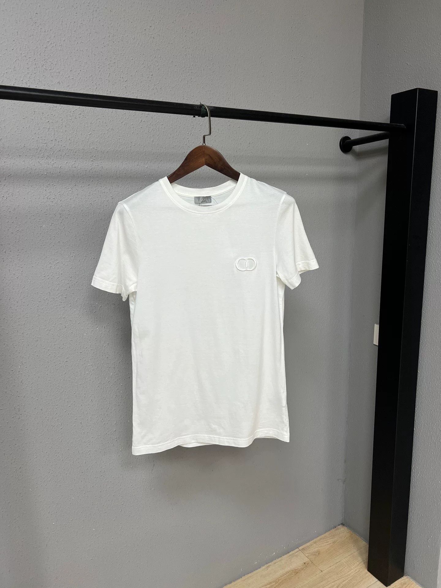 Dior Dior Short Sleeve T-Shirt in White Size US S / EU 44-46 / 1 - 1 Thumbnail