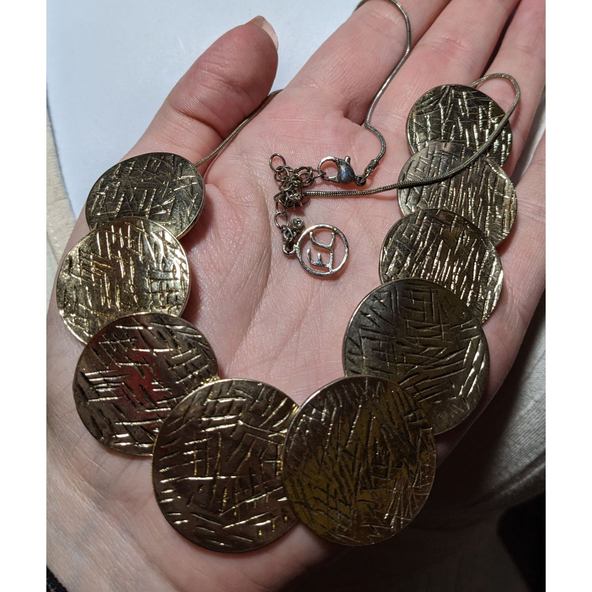 Other Modern Glam Erica Lyons Etched Gold Disc Necklace Size ONE SIZE - 7 Thumbnail