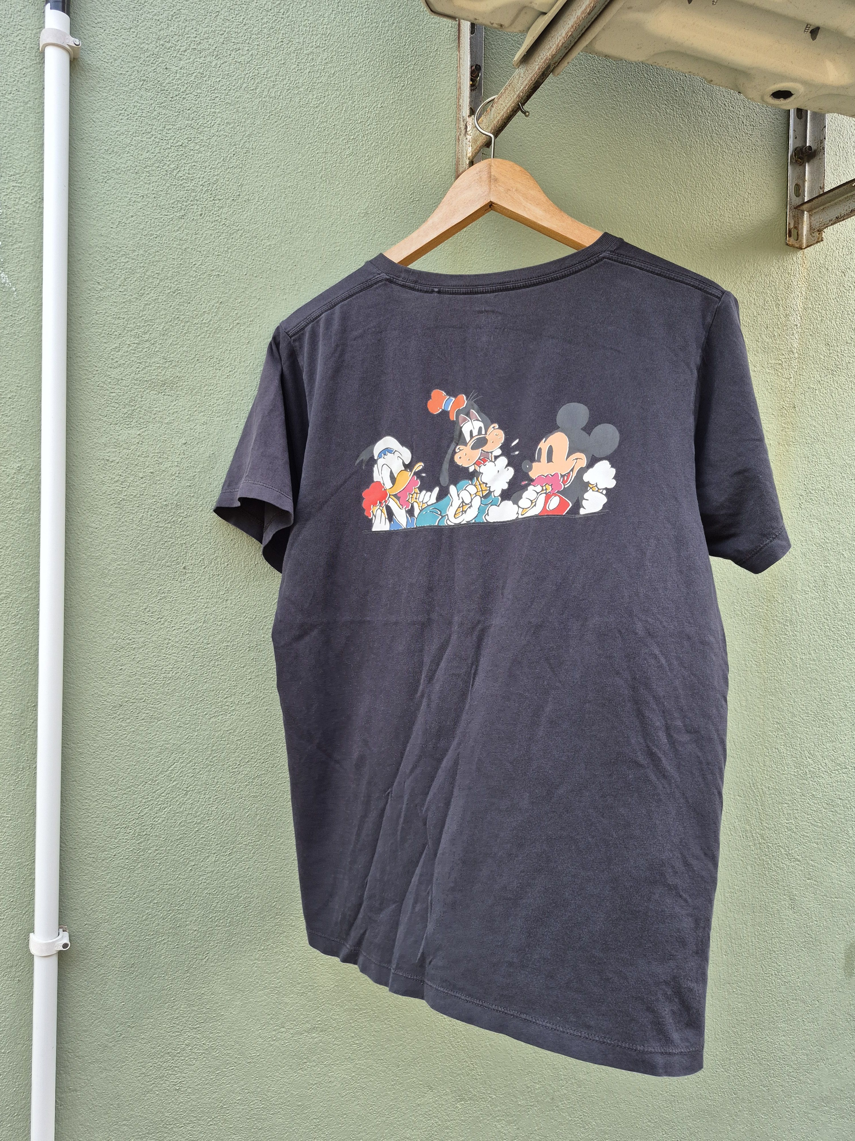 Disney × Japanese Brand × Uniqlo 🔥 Uniqlo Disney Mickey Mouse Cartoon Tee Size US M / EU 48-50 / 2 - 1 Thumbnail