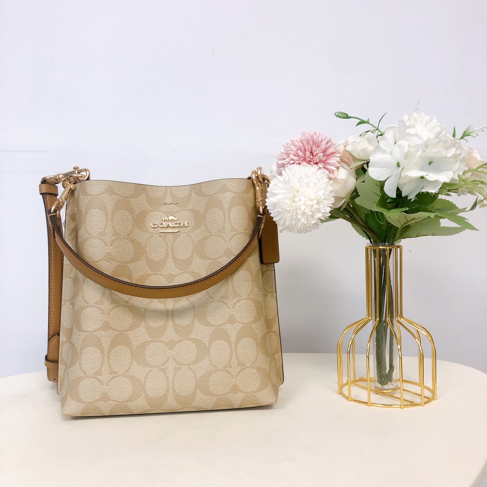 image of Coach Ca582 Mollie Bucket Bag 22 In Lt Khaki Lt Saddle in Cream, Women's