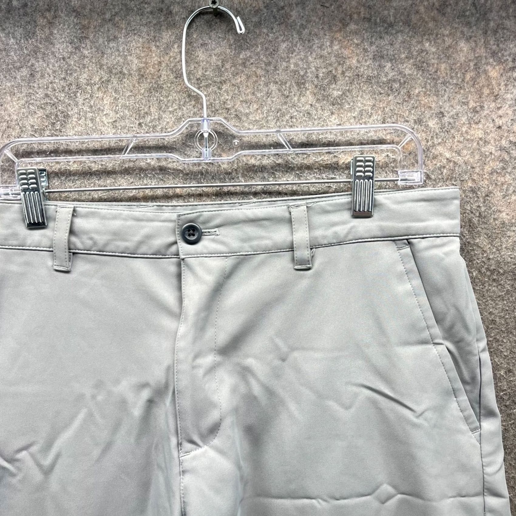 Izod VINTAGE IZOD Shorts Mens 34 Gray Chino Flat Front Golf Polyester Performance Casual Regular Modern Size US 34 / EU 50 - 7 Thumbnail