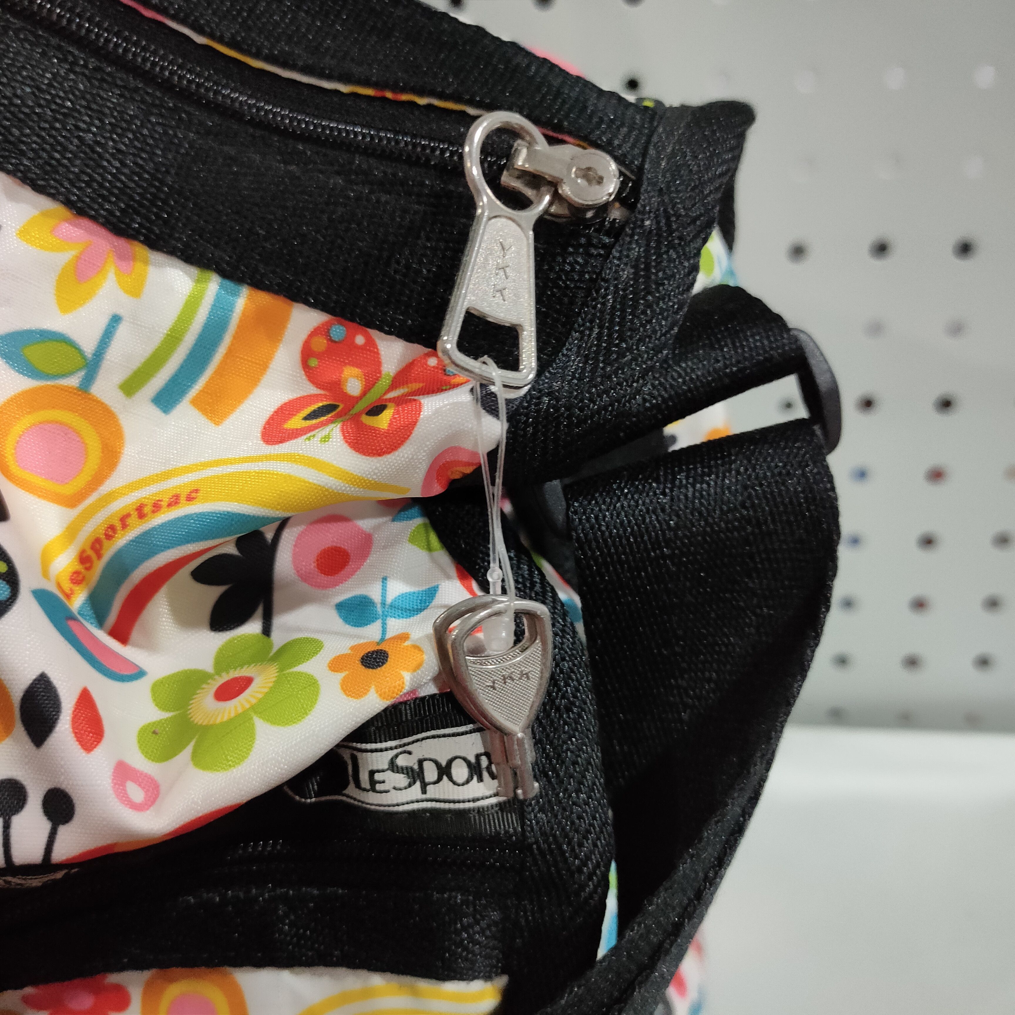 LeSportsac 🔥Lesportsac deluxe medium weekender bag Size ONE SIZE - 3 Thumbnail