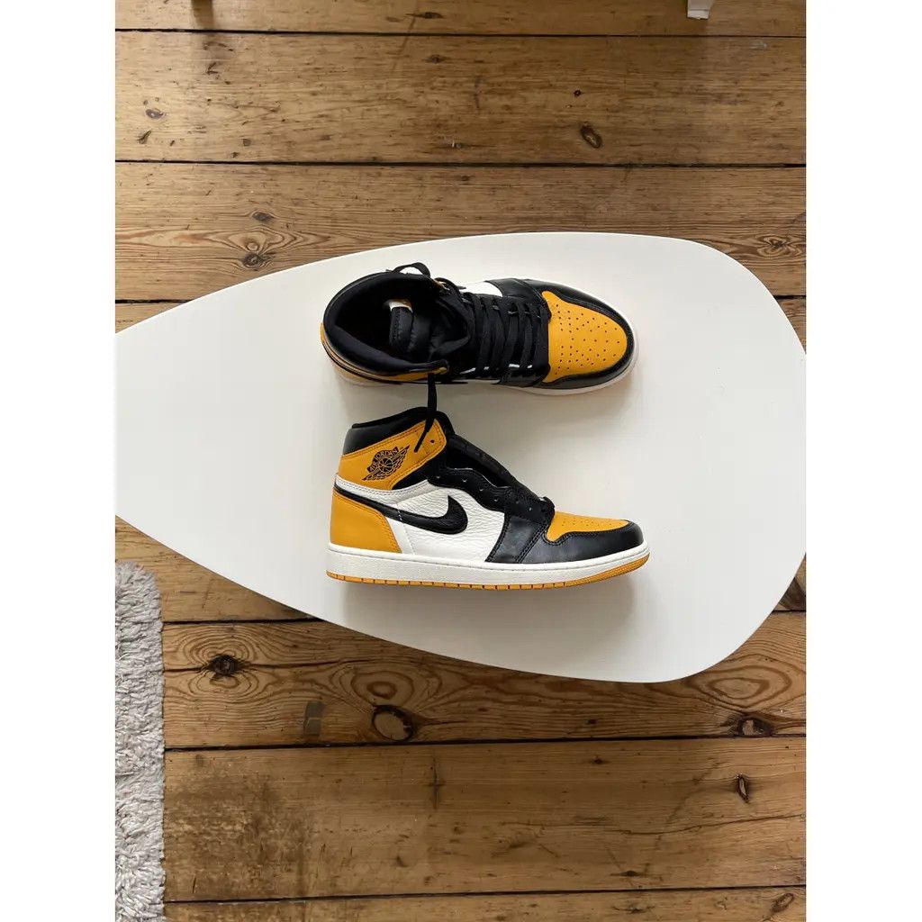 Jordan Brand Nike 2022 Air Jordan 1 Retro High OG 'Yellow Toe' Size US 9.5 / EU 42-43 - 1 Thumbnail