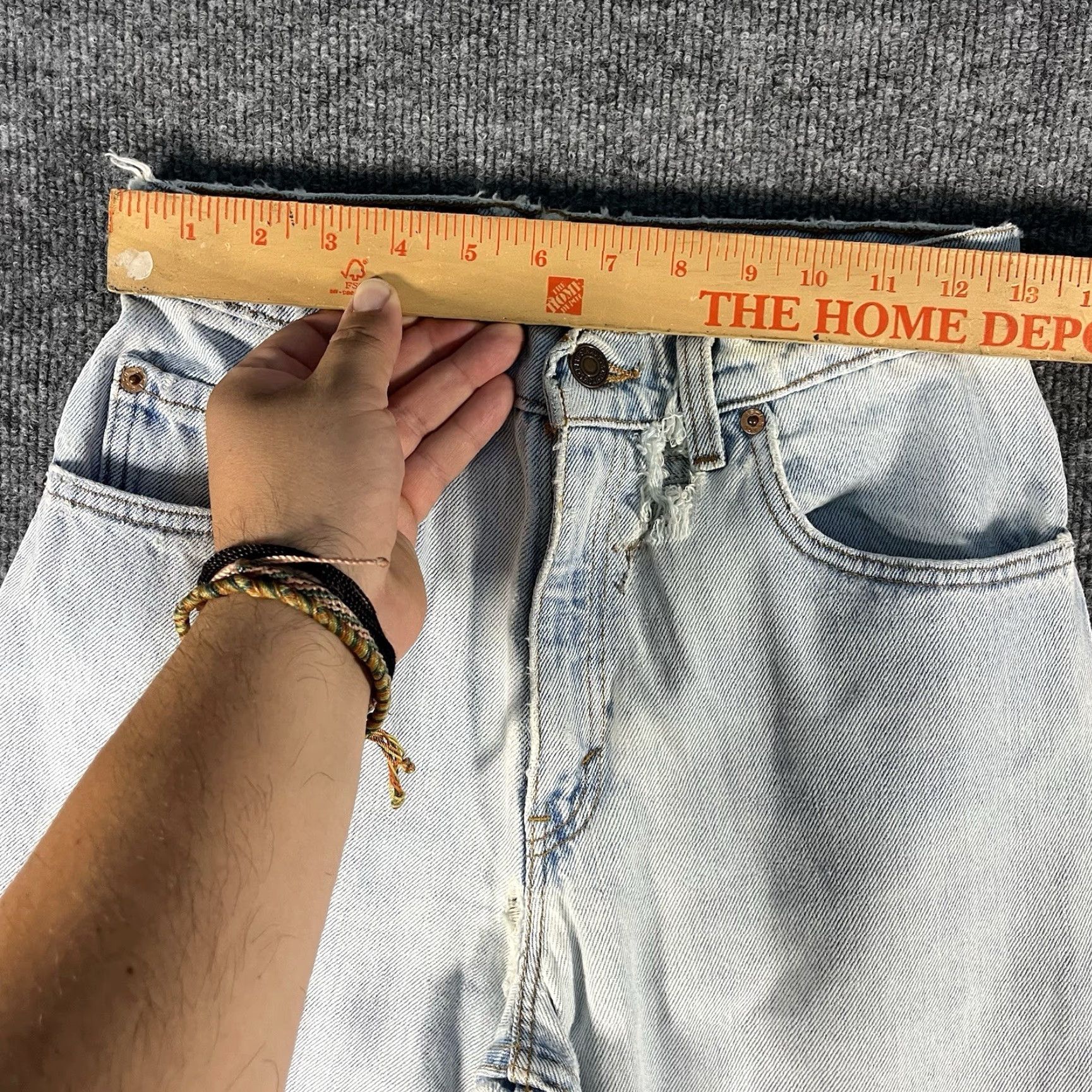 Levi's VINTAGE Levi's 550 Jeans 26x31 Light Wash Distressed 90s USA Mens Size US 26 / EU 42 - 2 Thumbnail