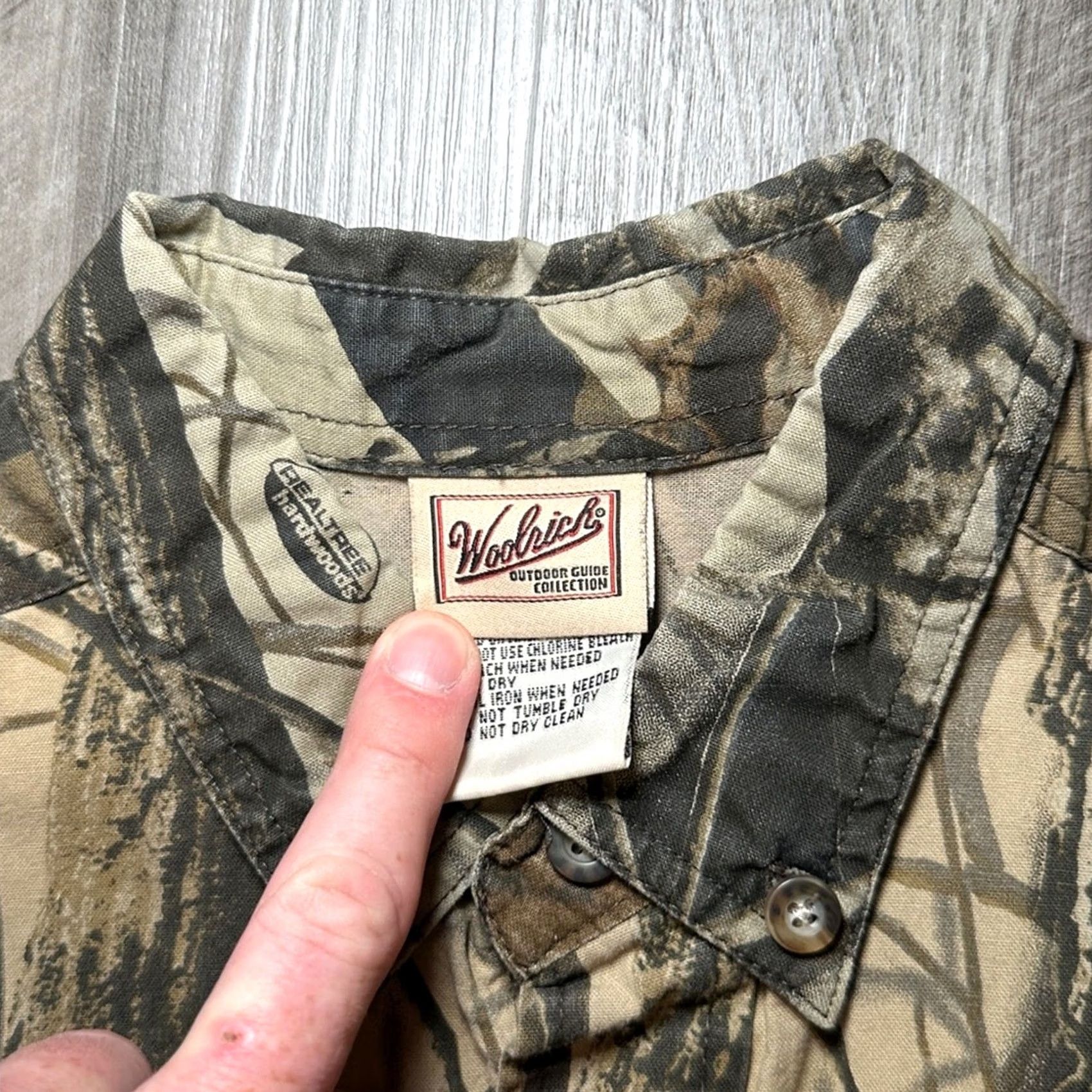 Vintage Woolrich Outdoor Guide Collection Realtree Hardwood Camo Short Sleeve Men's Medium Brown Woolrich Shirt Size US 31 - 6 Thumbnail
