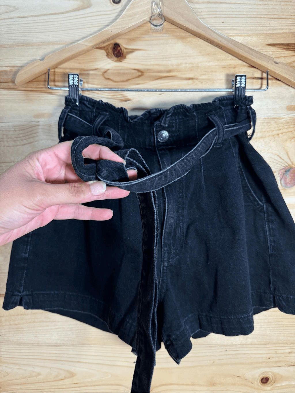 American Eagle Outfitters American Eagle Women's Size 6 Black Mom Shorts Belt Tie Size 28" / US 6 / IT 42 - 6 Thumbnail
