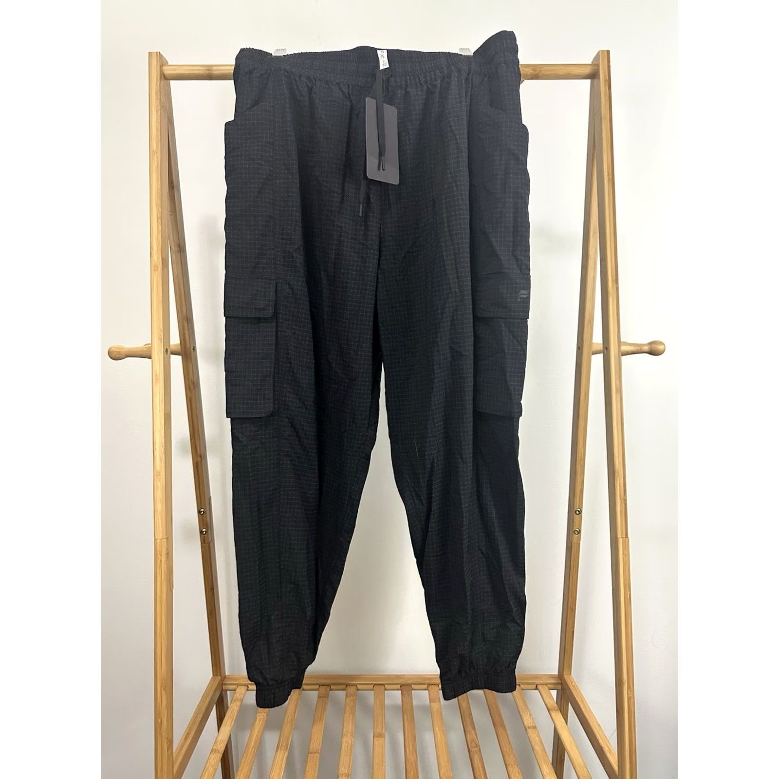 Fabletics NWT Fabletics Women's Ripstop Cargo Jogger Black Lightweight Quick Dry Pants XL Size 40" / US 18 - 2 Thumbnail