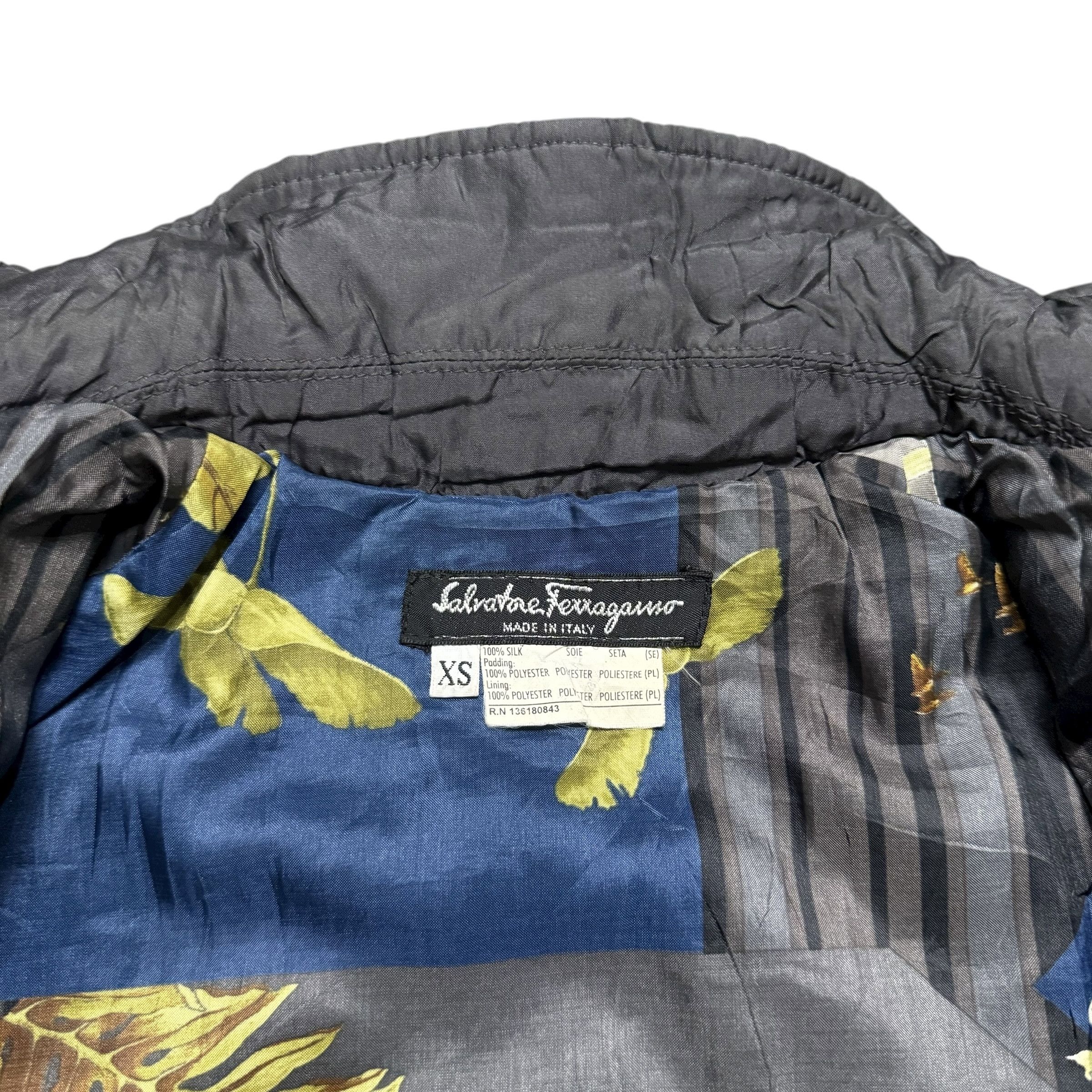 Salvatore Ferragamo Vintage Salvatore Ferragamo Quilted Fullprint Silk Jacket Size US XS / EU 42 / 0 - 8 Thumbnail