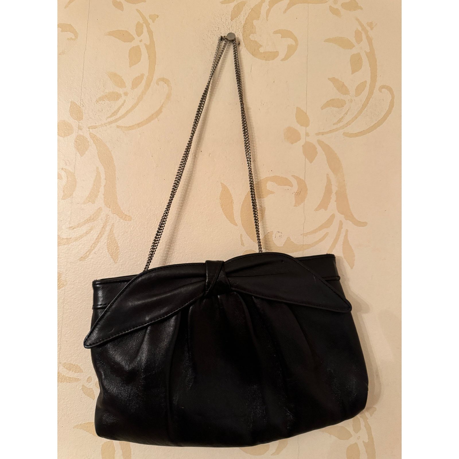 Vintage Vintage Beautiful Black Soft Leather Crossbody w/Bow Size ONE SIZE - 5 Thumbnail