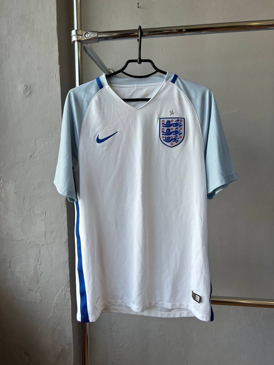 Nike 2016/17 ENGLAND TEAM HOME SOCCER JERSEY FOOTBALL SHIRT NIKE Size US M / EU 48-50 / 2 - 3 Thumbnail
