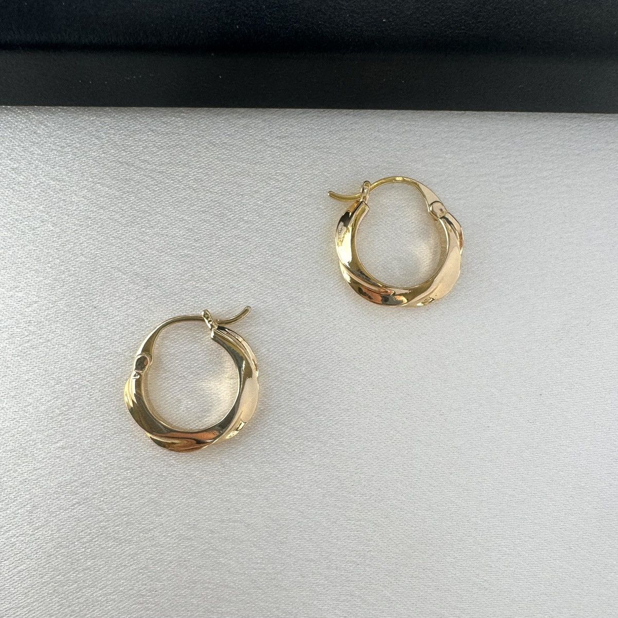 Designer Small Twisted Gold Hoop Earrings for Women Size ONE SIZE - 2 Thumbnail
