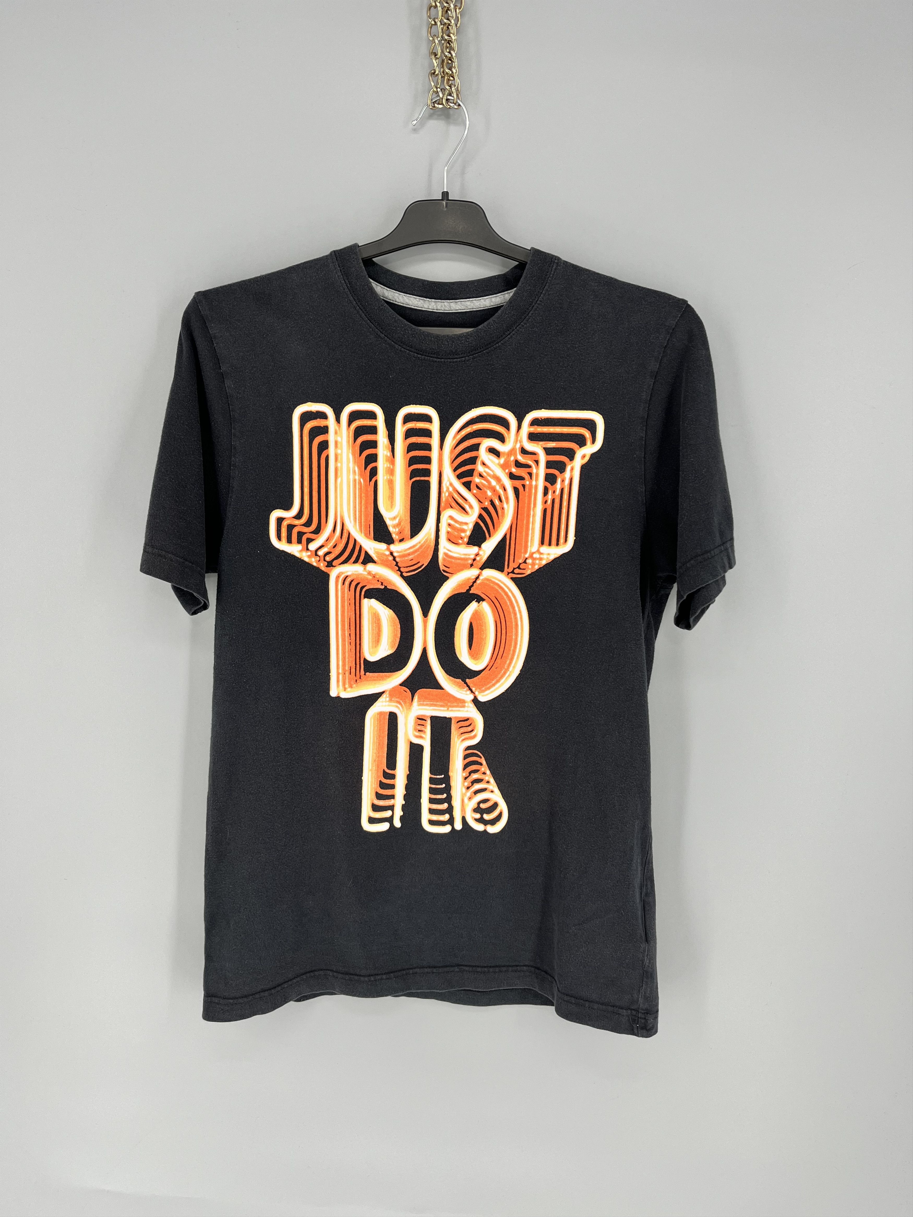 Nike Vintage 90s NIKE JUST DO IT Tee Streetwear Y2K Style Size US S / EU 44-46 / 1 - 1 Thumbnail