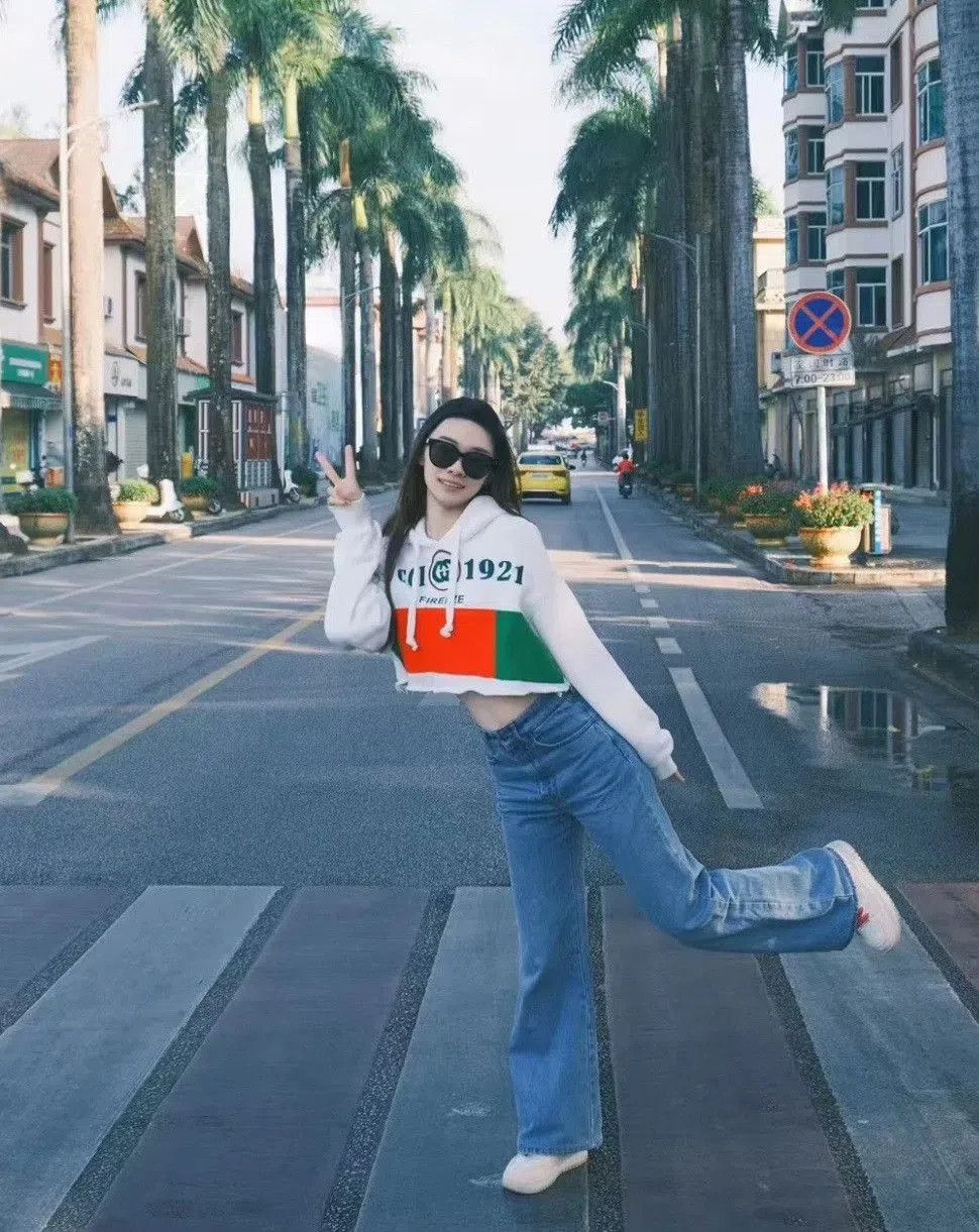 Gucci Gucci 1921 Short Hoodie. Size XS / US 0-2 / IT 36-38 - 9 Thumbnail