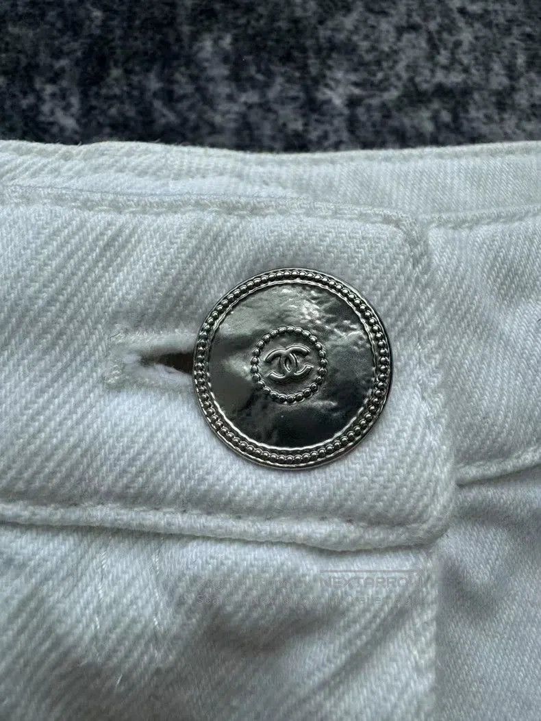 Chanel Chanel 25P White CC Waist Denim Jeans. Size US 38 / EU 54 - 3 Thumbnail