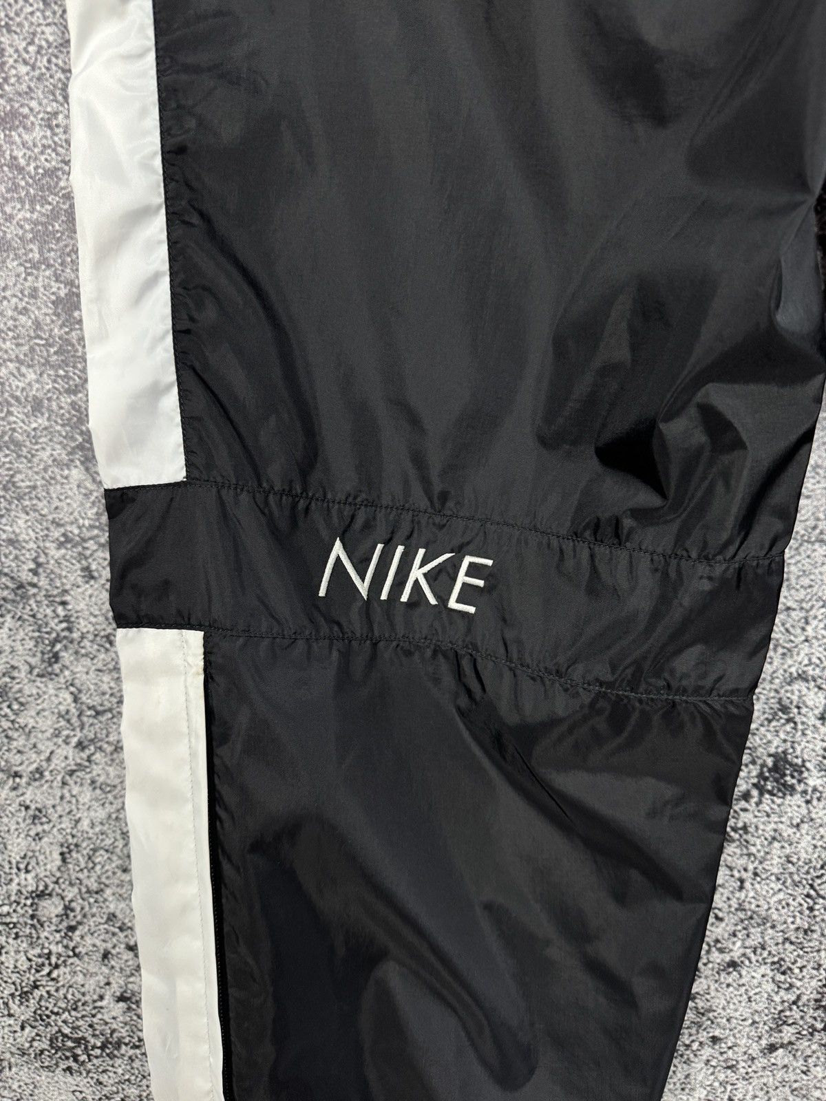 Nike Nike Track Nylon Pants Vintage 90s Style Zip Cuffs Y2K Sz L Size US 36 / EU 52 - 17 Thumbnail