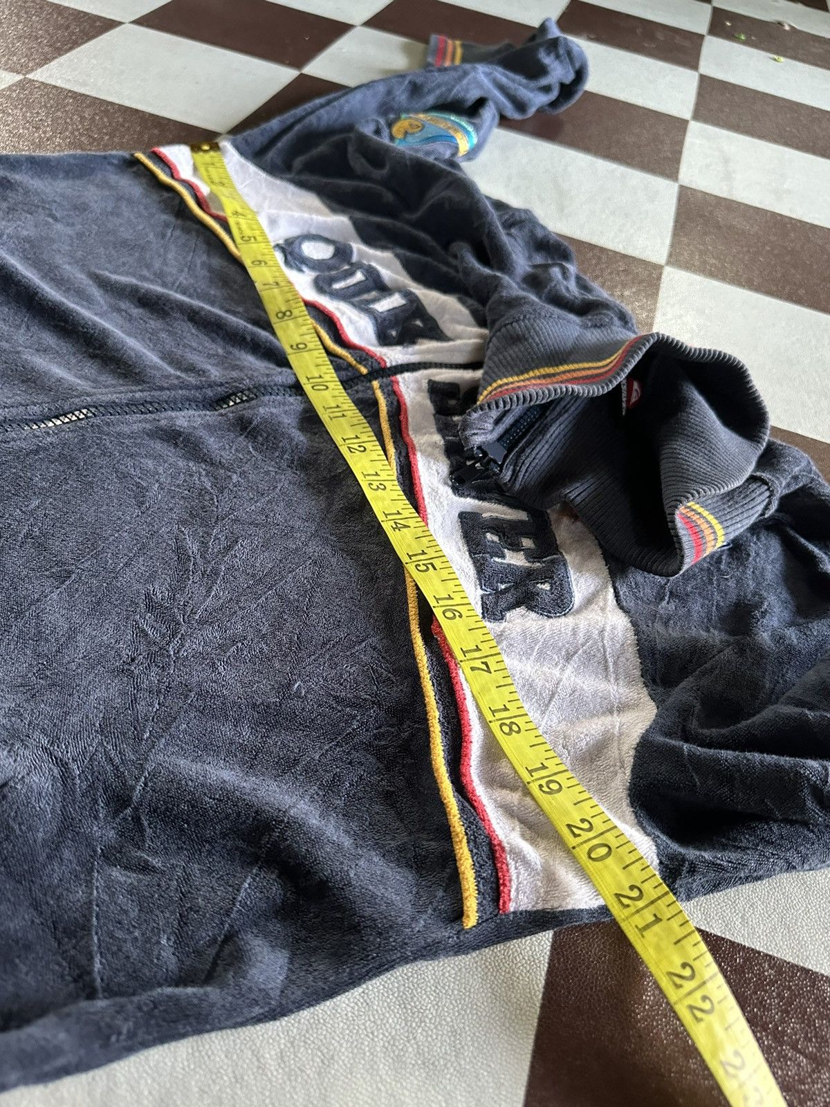 Quiksilver Quiksilver sweater with patches sizeL Size US L / EU 52-54 / 3 - 8 Thumbnail