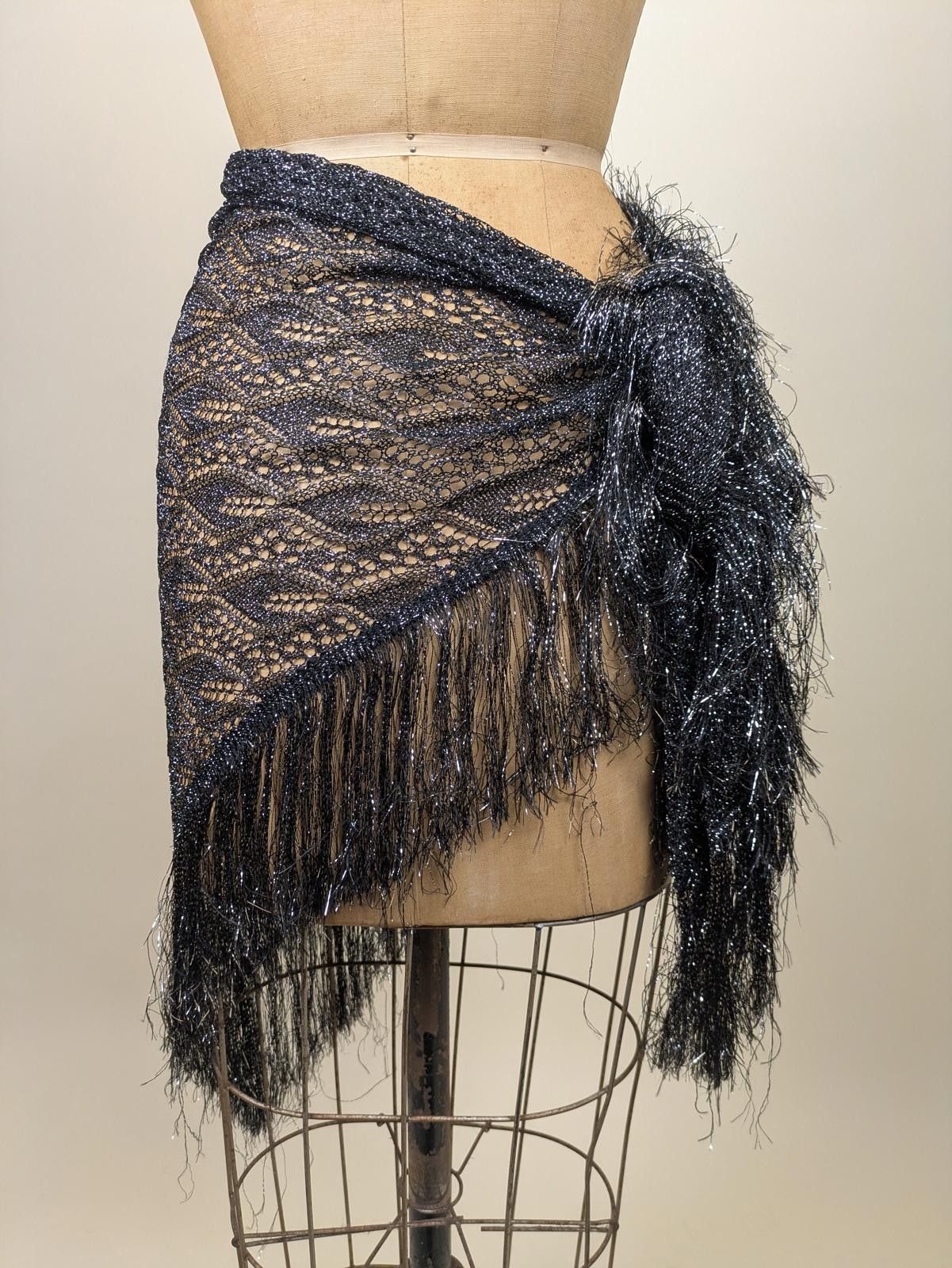Other 1990's silver black viscose knitted fringe shawl wrap Size ONE SIZE - 3 Thumbnail