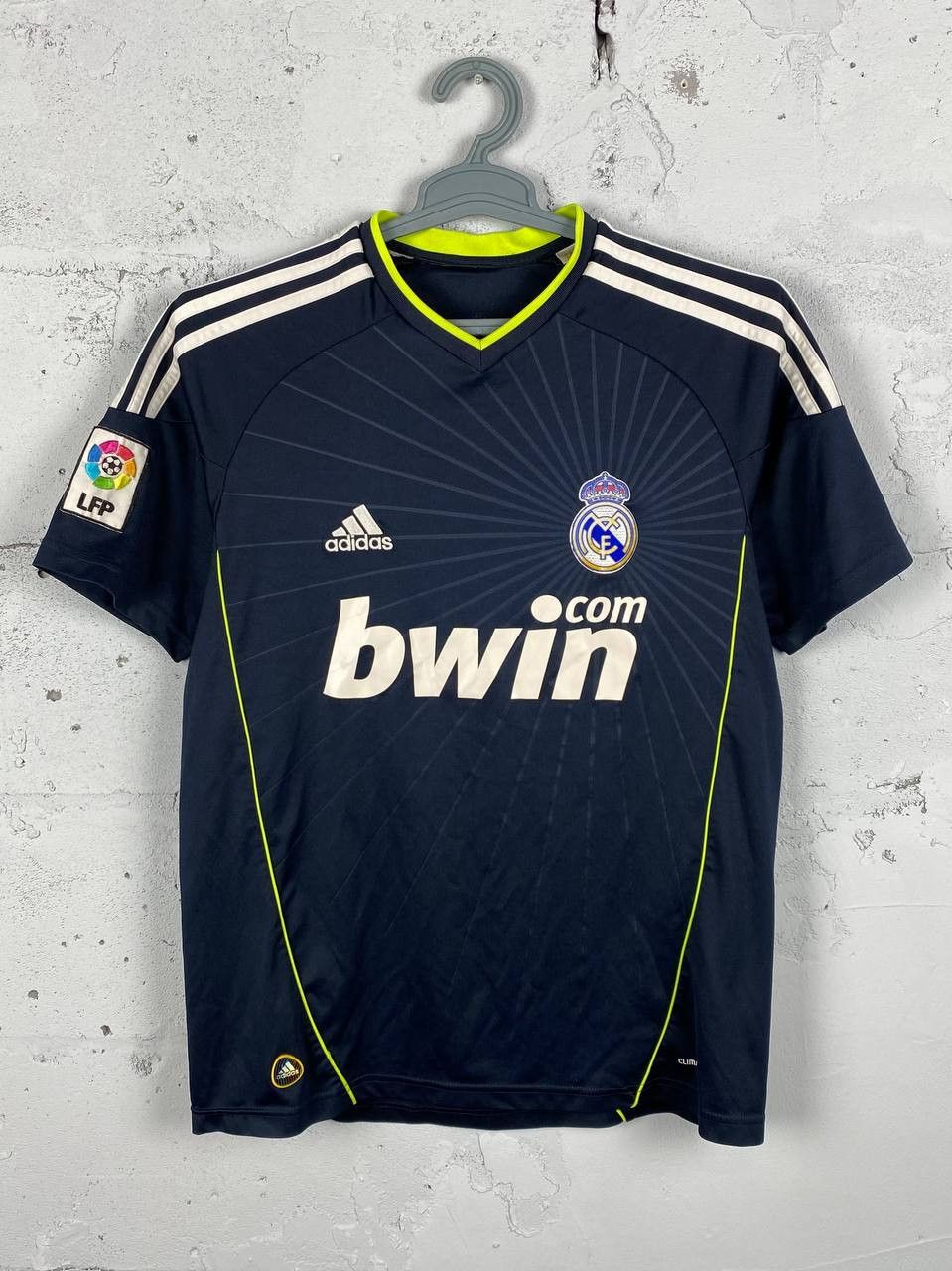 Adidas Real Madrid Adidas 2010 Jersey Size M Size US M / EU 48-50 / 2 - 1 Thumbnail