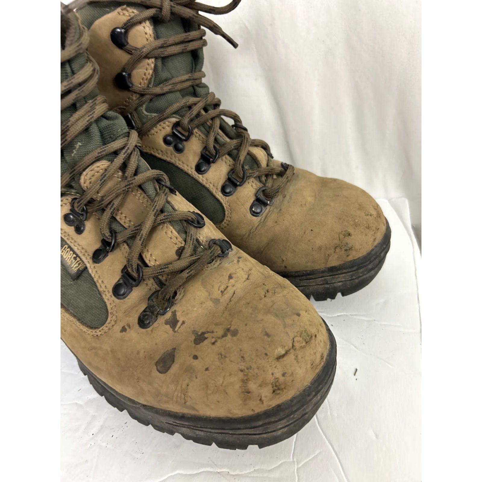 Vasque Vasque Skywalk Boots Mens 9 Brown Leather Lug Olive GTX Tri V VASQUE 7190 Skywalk Tri V Lug Brown Leather w/Olive Hiking Boots GTX Size US 9 / IT 39 - 2 Thumbnail
