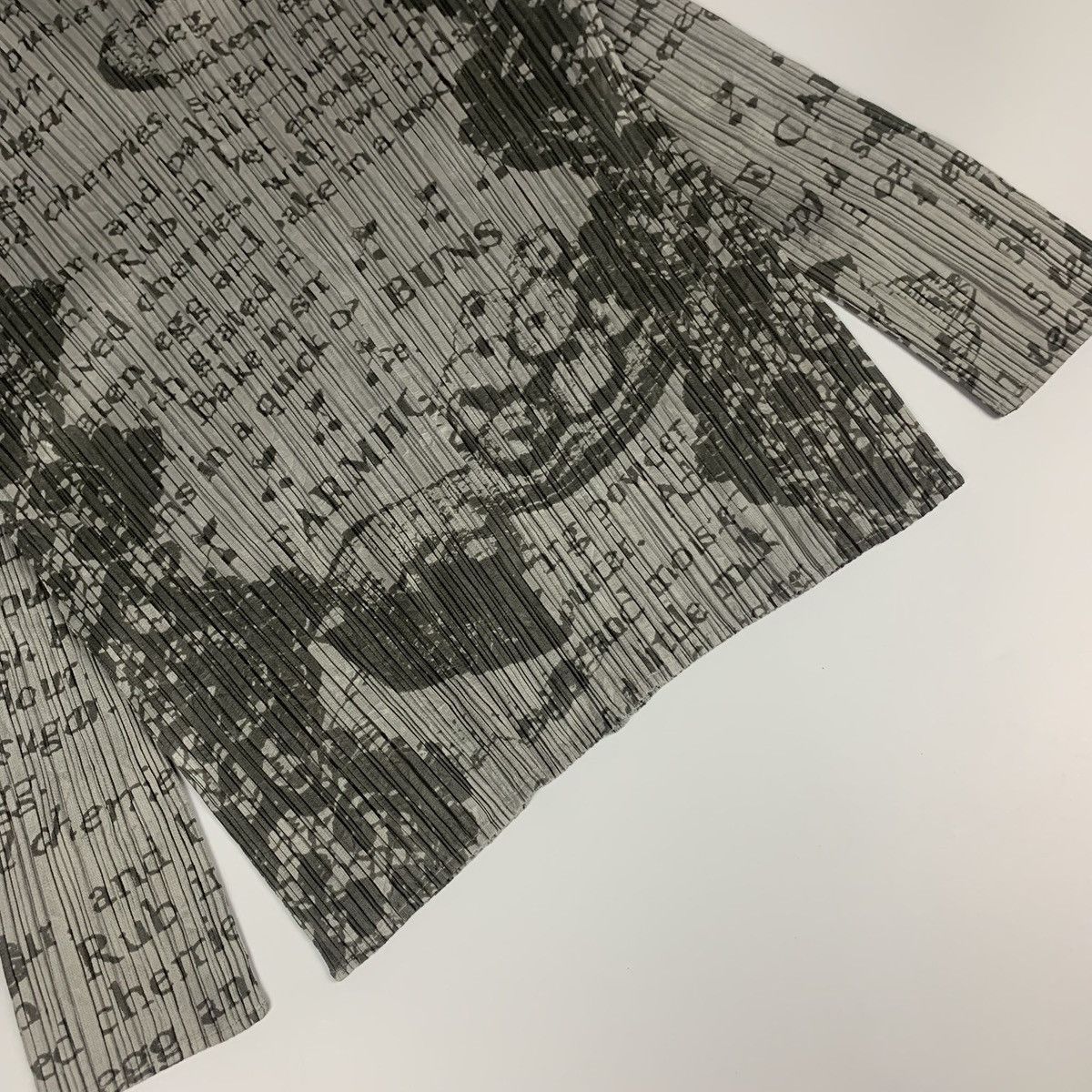 Pleats Please Issey Miyake Rare Issey Miyake Pleats Please “English Menu” Pleated Shirt Size US M / EU 48-50 / 2 - 6 Thumbnail