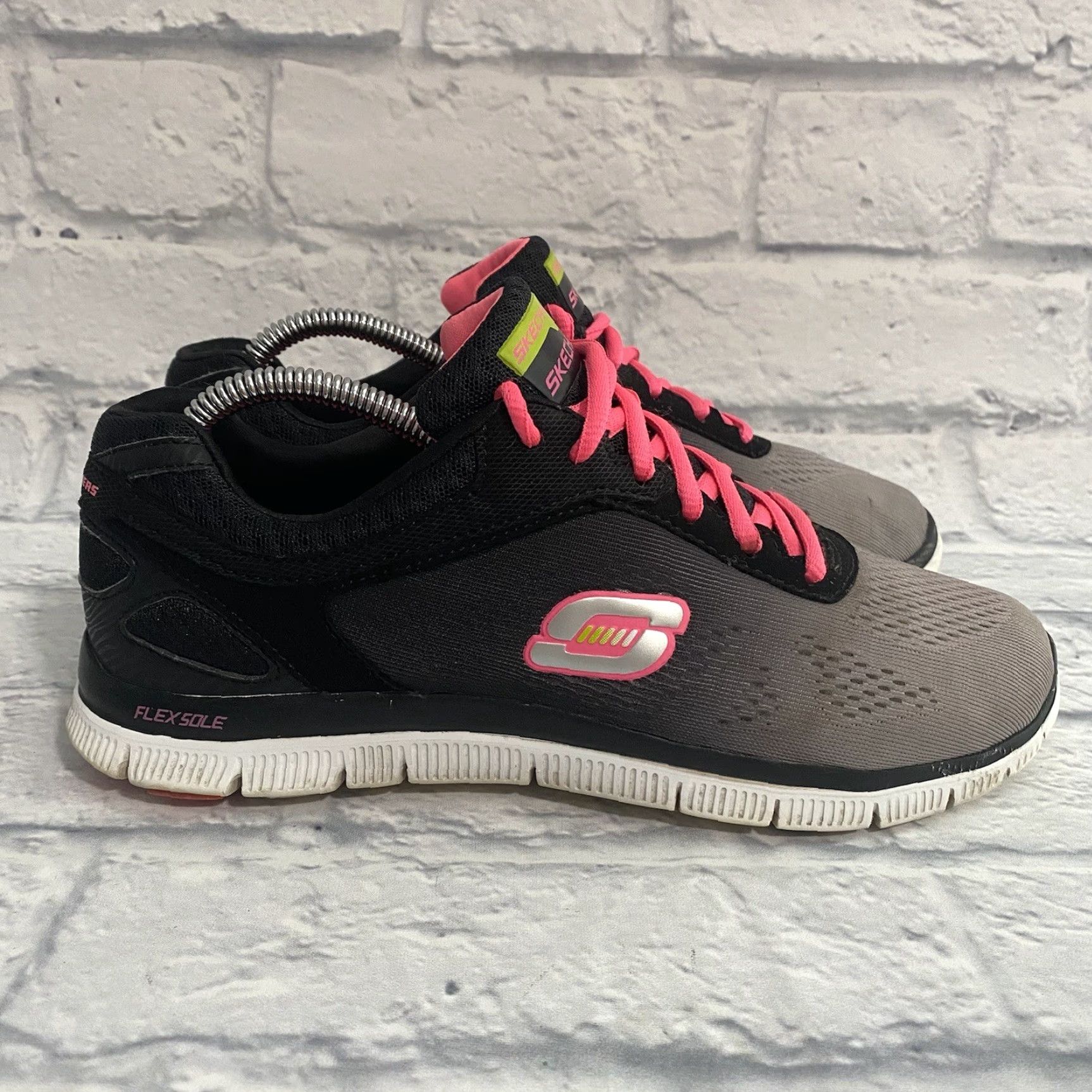 SKECHERS Skechers Memory Foam Skech-Knit Sneakers Women's 8.5 Black/Pink Sneakers 11880 Size US 6 / IT 36 - 6 Thumbnail