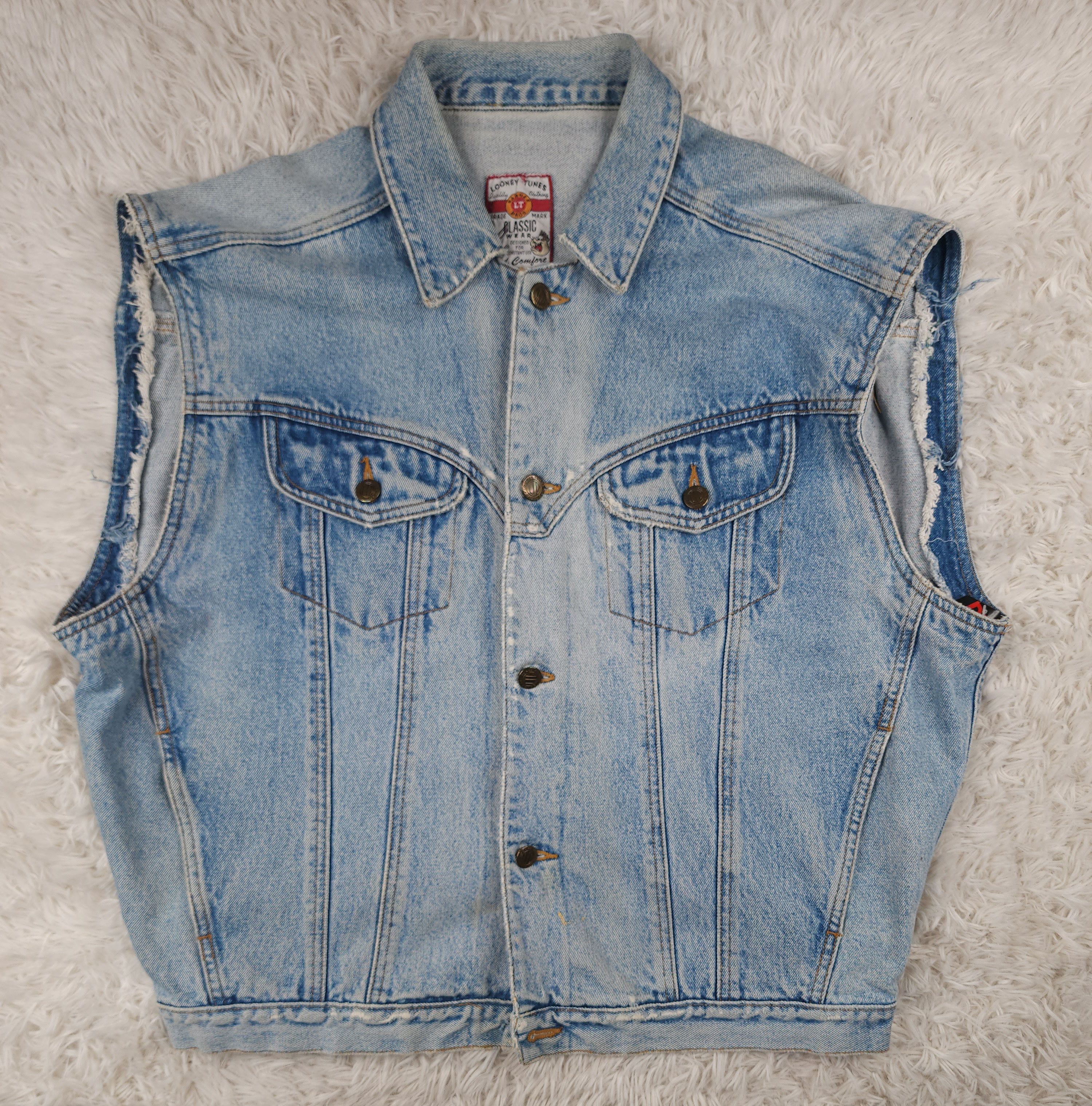 Warner Bros Vintage Looney Tunes "That's all folks" denim vest Size L Size US L / EU 52-54 / 3 - 1 Thumbnail