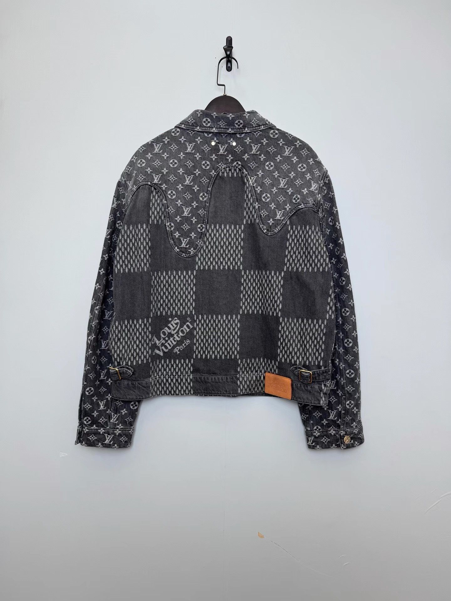 Louis Vuitton Louis Vuitton Nigo Patchwork Denim Trucker Jacket K36 Size US L / EU 52-54 / 3 - 2 Thumbnail
