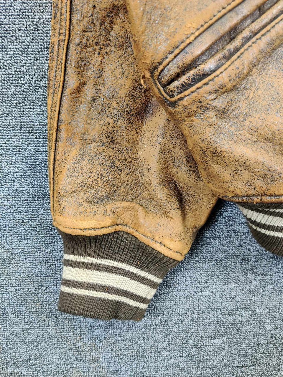 Avirex Thrashed Vintage 90s Avirex USA Varsity Leather Jacket Size US XS / EU 42 / 0 - 8 Thumbnail
