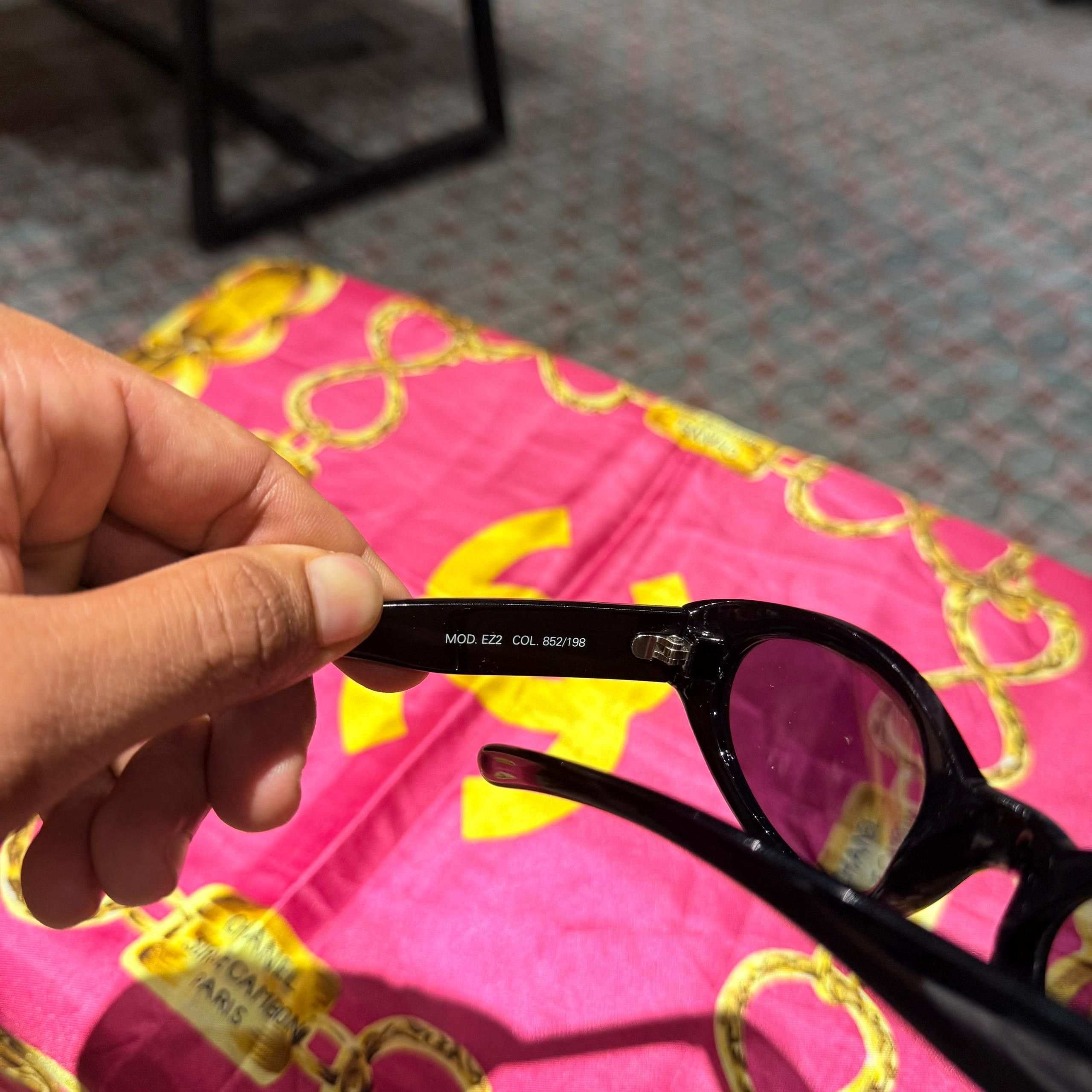 Versus Versace Versus Versace Vintage 00s Black Oval Y2K Unisex Sunglasses Size ONE SIZE - 2 Thumbnail