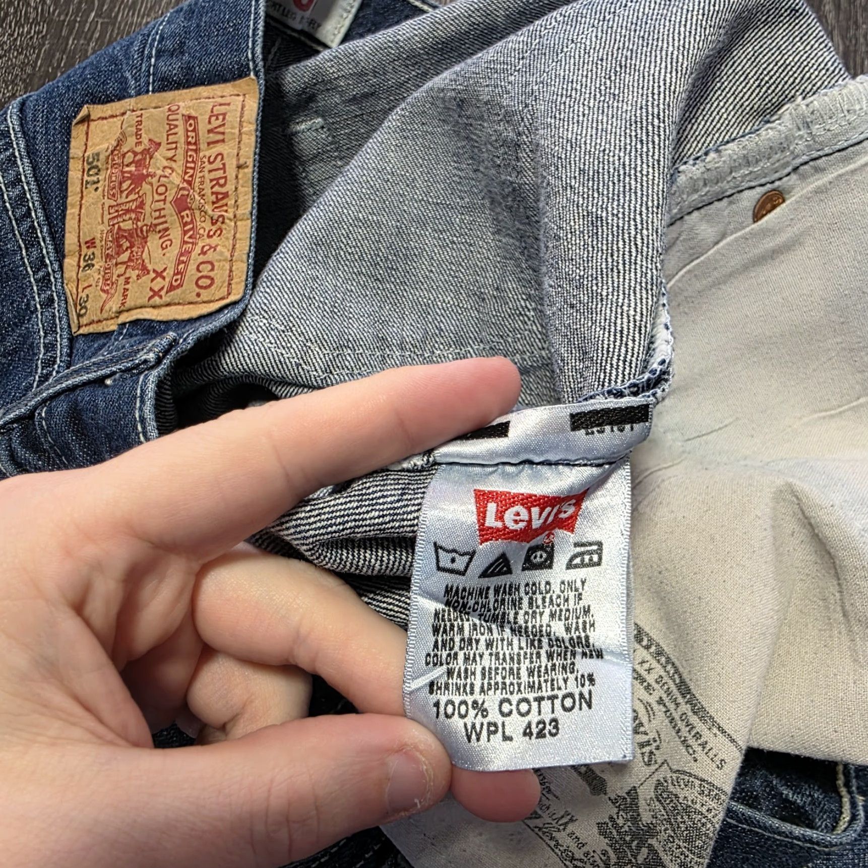 Levi's VINTAGE Levis 501 Jeans Mens 34x28 Blue Denim Straight Button Fly WPL 423 501 Model Dark Fabric Product: Jeans - Levi's 501, 34x28 - Mens Size US 34 / EU 50 - 2 Thumbnail
