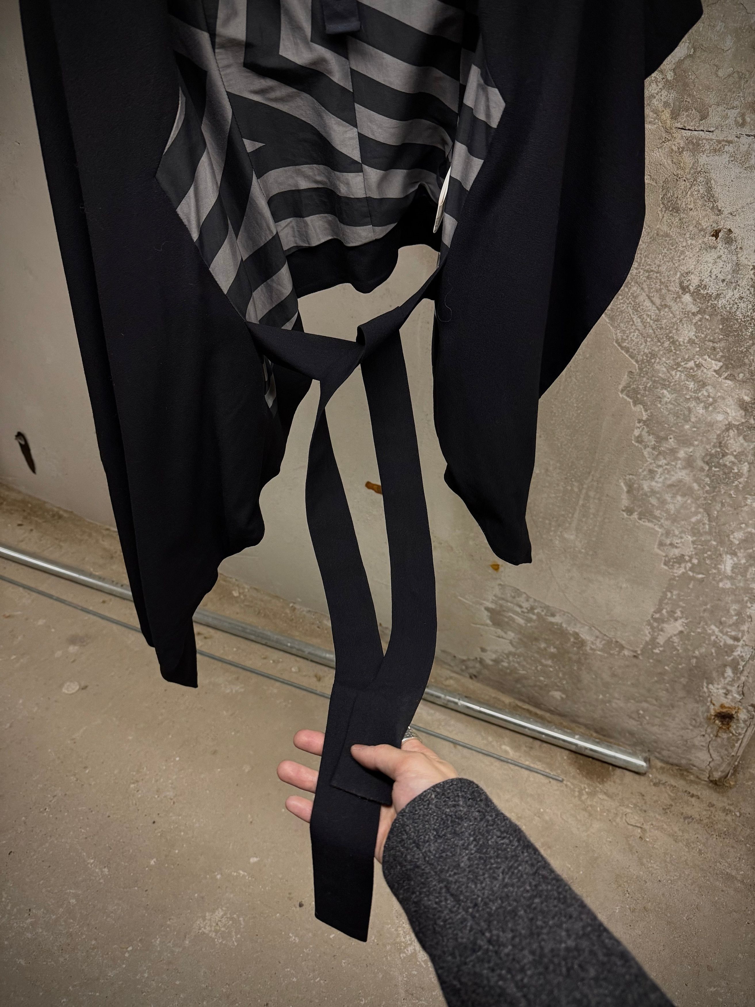 Gareth Pugh Gareth Pugh 2010s Asymmetric Open-front Raglan Jacket Size US S / EU 44-46 / 1 - 6 Thumbnail