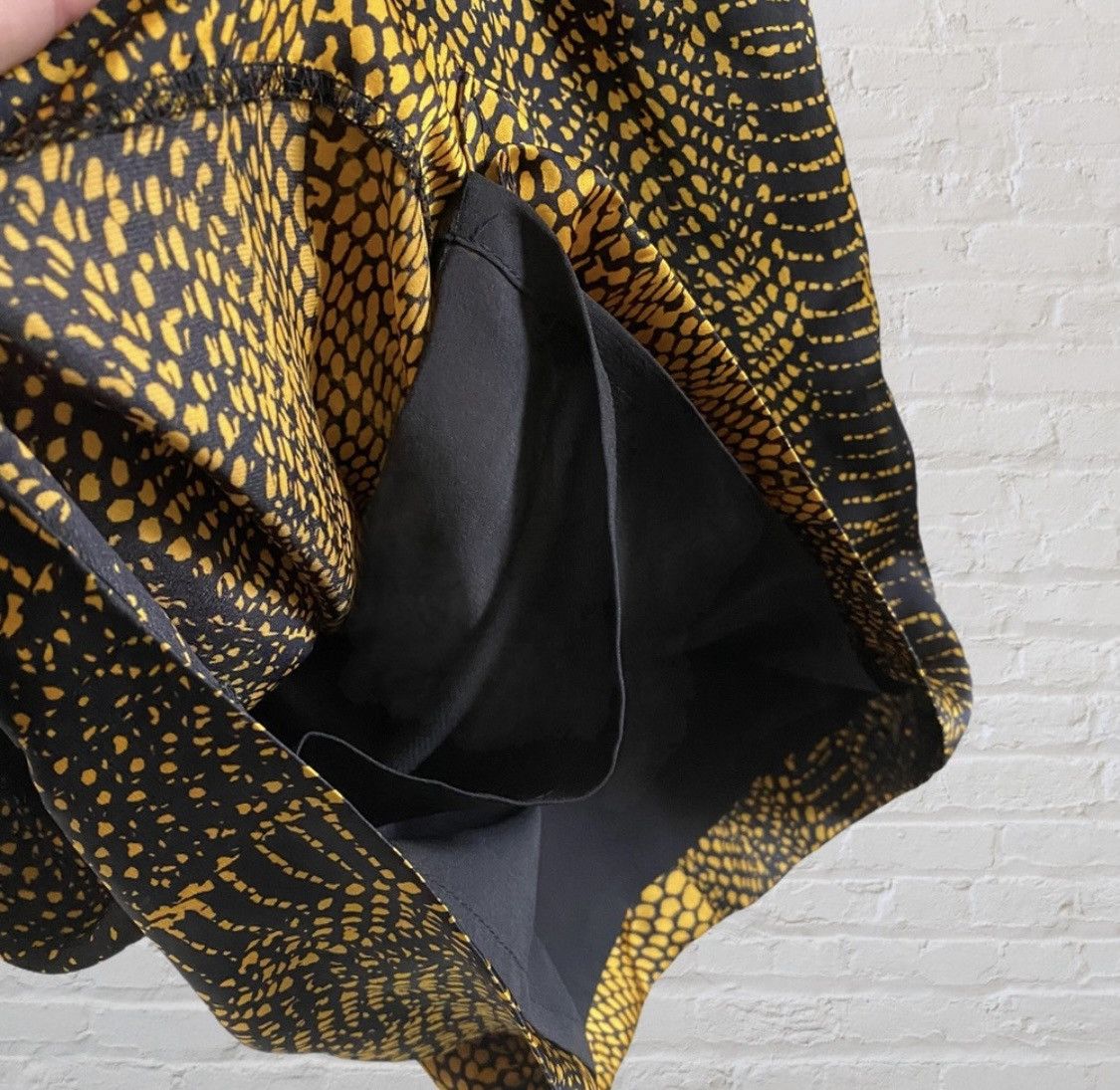 Kenneth Cole KENNETH COLE BLACK GOLD SNAKE PRINT FRONT BELTED DRESS Size M / US 6-8 / IT 42-44 - 13 Thumbnail