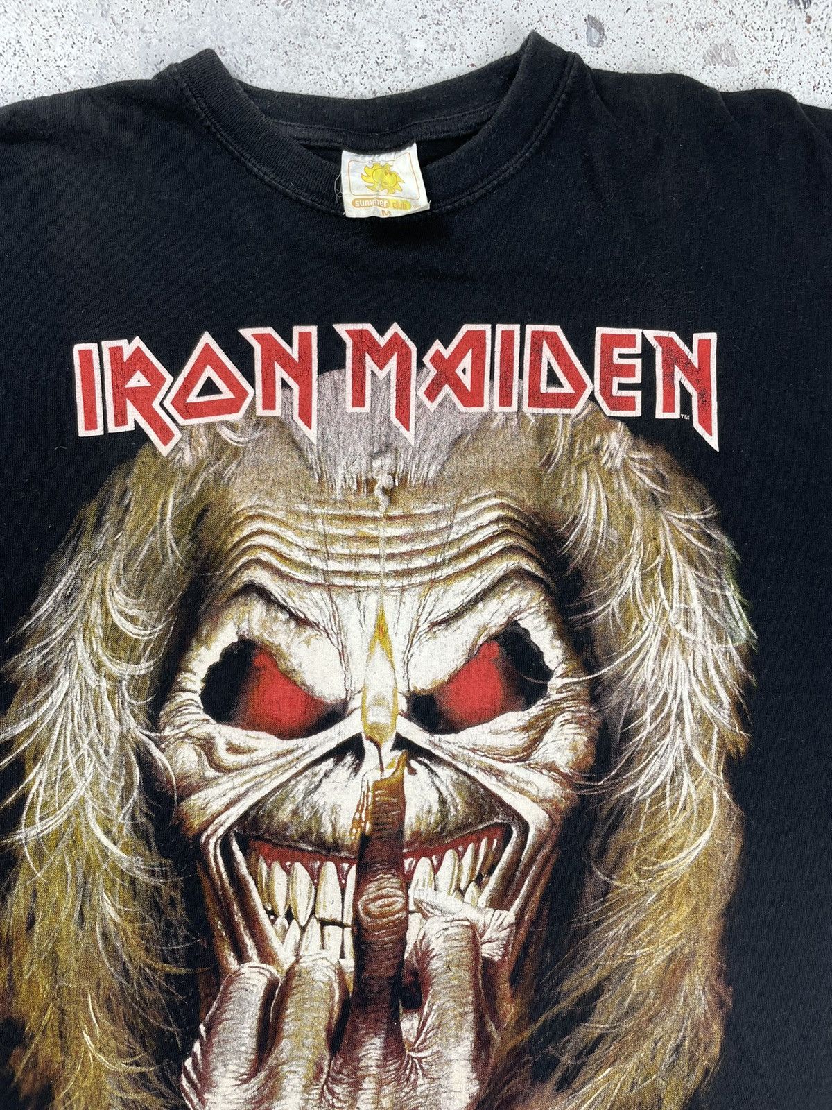 Band Tees × Iron Maiden × Vintage 1997 Vintage Iron Maiden Finger Rock Tee T-Shirt Size US M / EU 48-50 / 2 - 2 Thumbnail