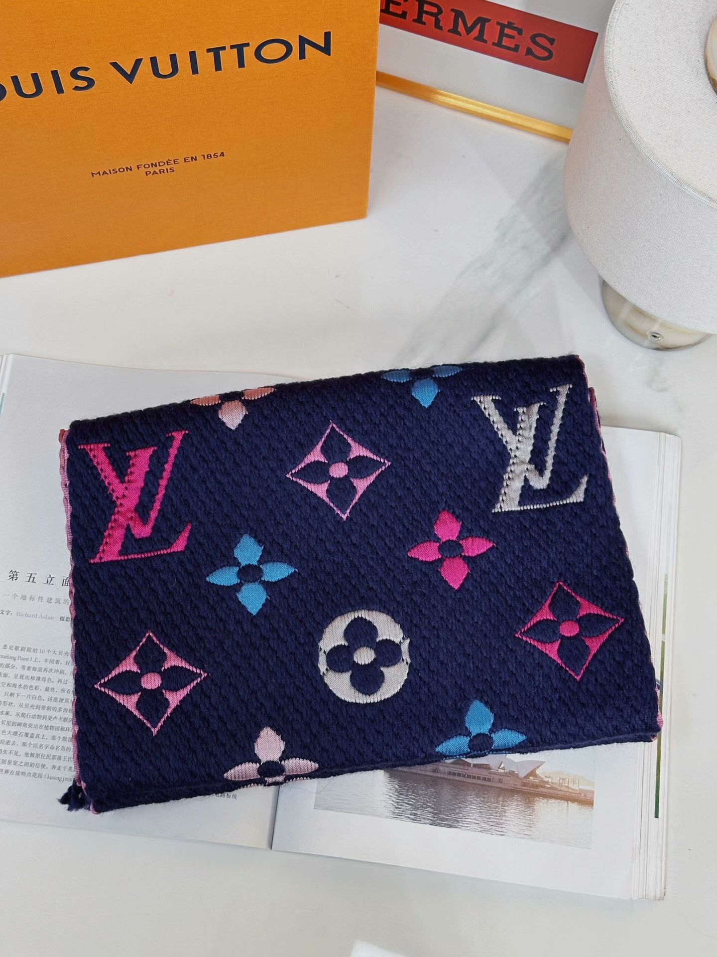 Louis Vuitton LV Logo Print Fringe Scarf Size ONE SIZE - 1 Thumbnail