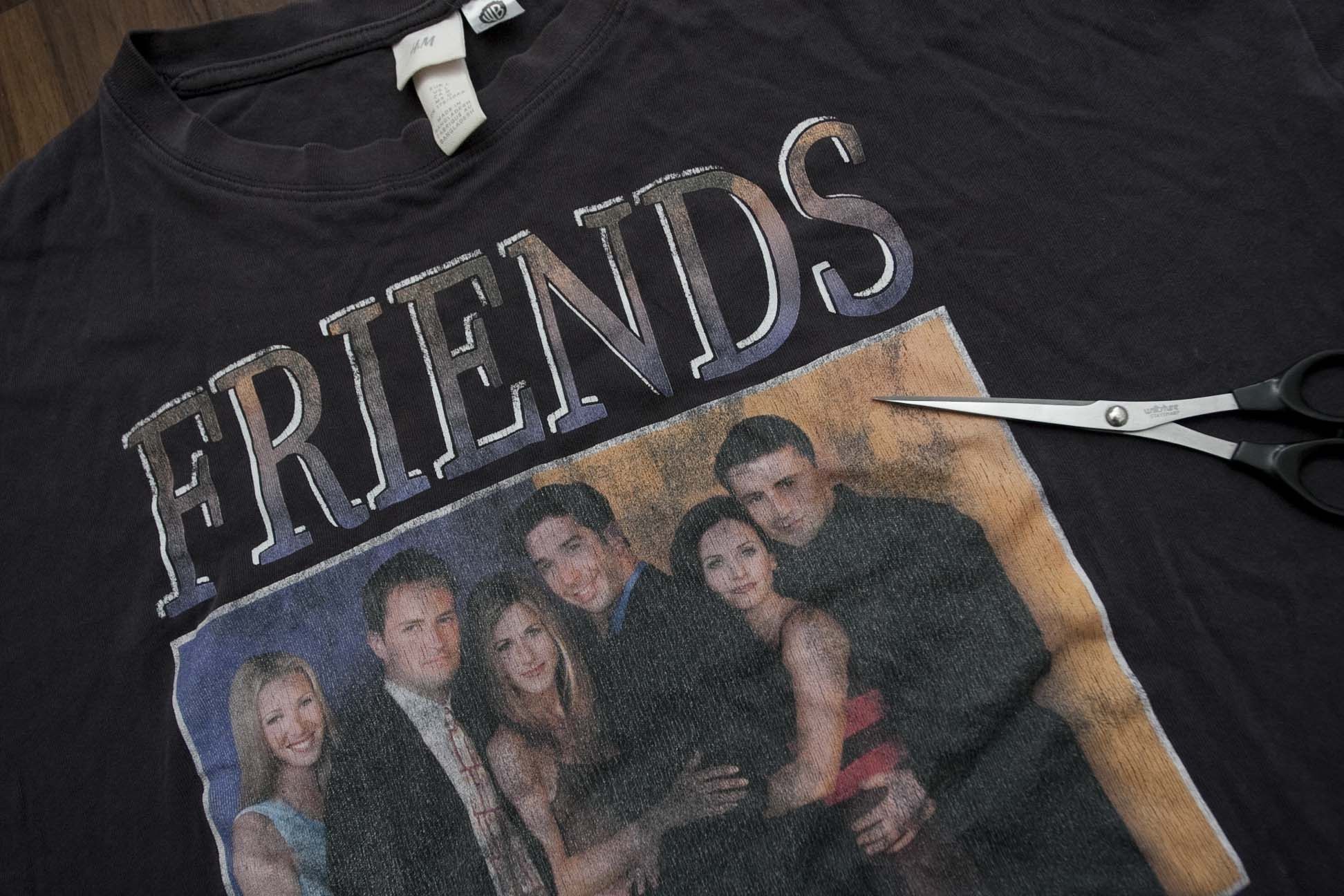 H&M Friends Tv Show H&M T Shirt Women Size L Fading Distressed Size L / US 10 / IT 46 - 2 Thumbnail