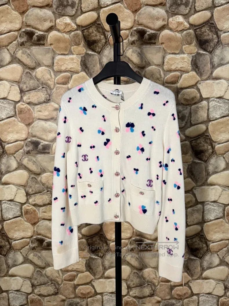 Chanel Chanel 24P new four-leaf clover cashmere white cardigan co Size S / US 4 / IT 40 - 1 Thumbnail
