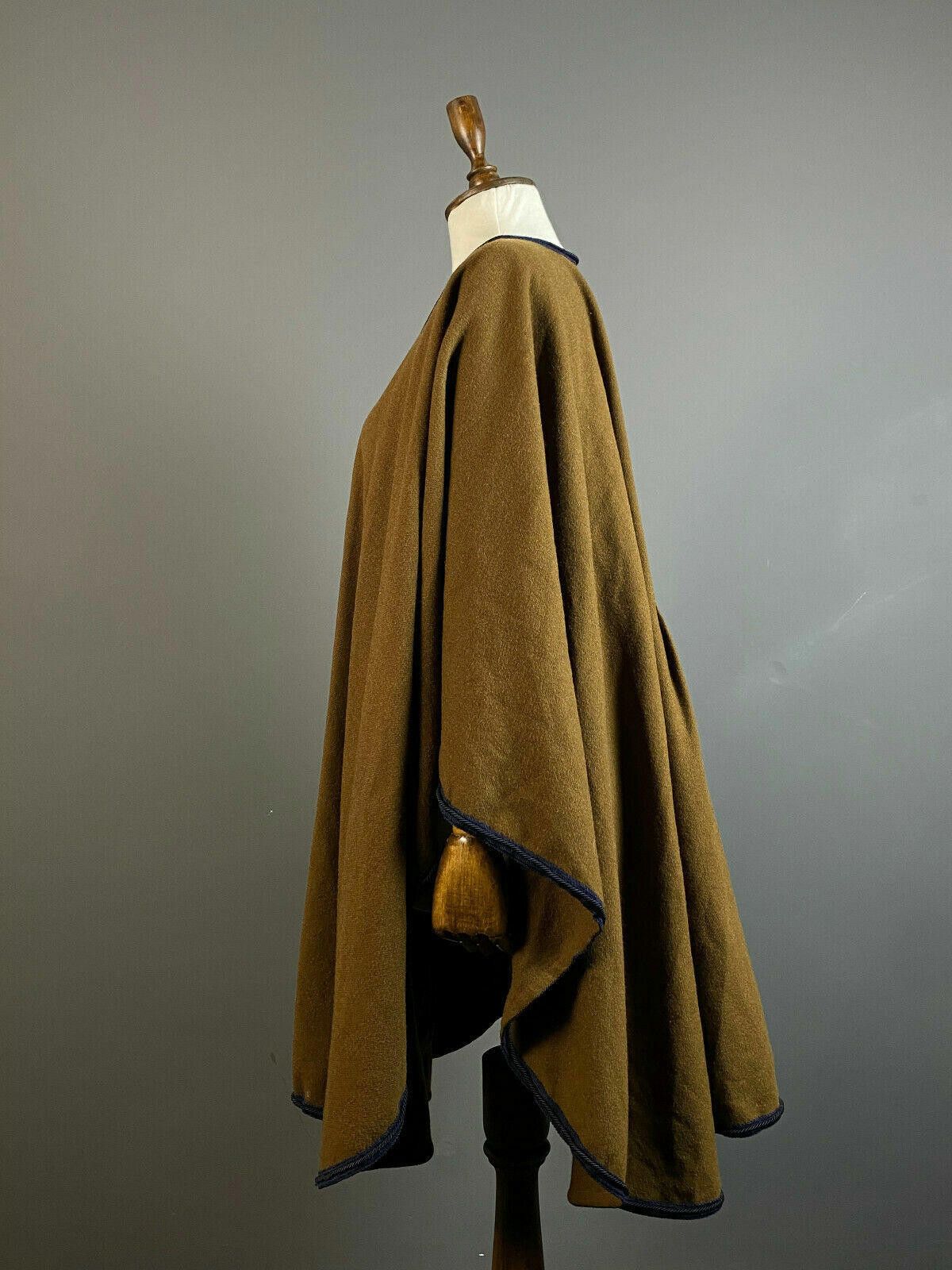 Givenchy Ladies Givenchy Nouvelle Boutique Brown Open Poncho Cape Size M / US 6-8 / IT 42-44 - 3 Thumbnail