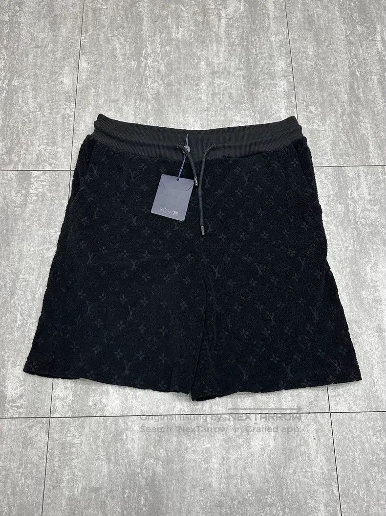 Louis Vuitton Louis Vuitton size m Black dark stripe full print shorts Size US 28 / EU 44 - 1 Thumbnail