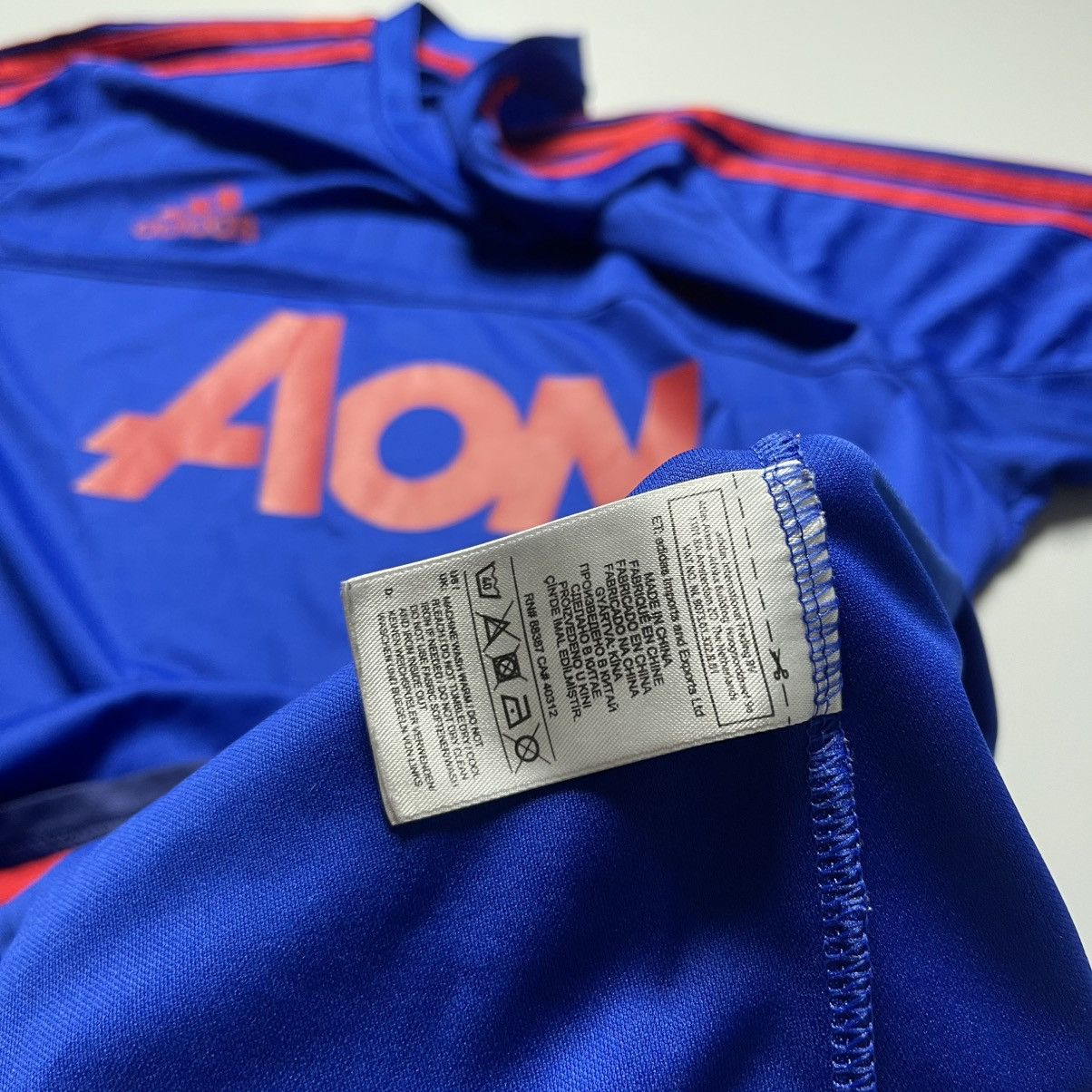 Adidas MANCHESTER UNITED ADIDAS 2015/2016 FOOTBALL TRAINING JERSEY Size US L / EU 52-54 / 3 - 11 Thumbnail