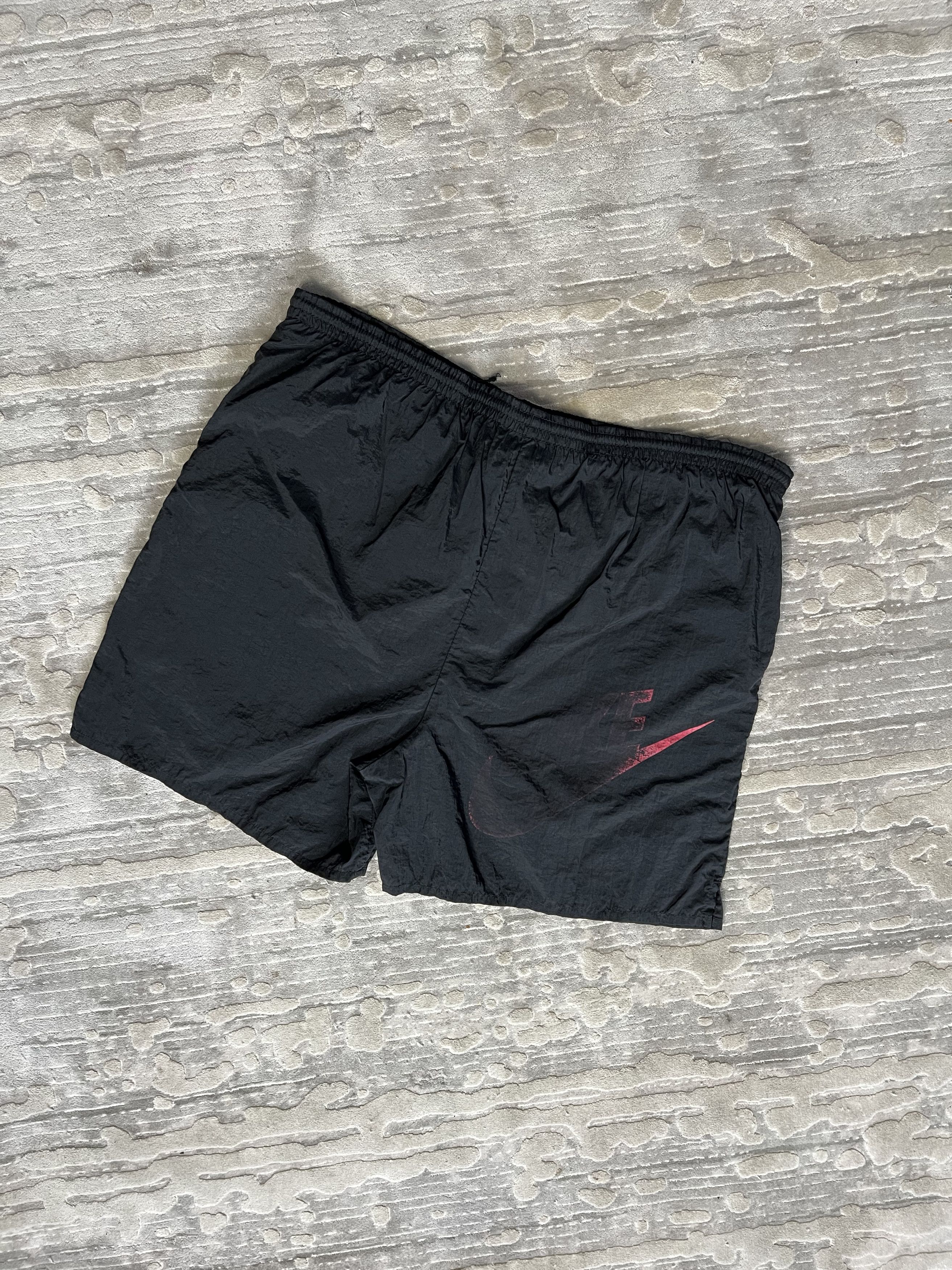Nike nike vintage rare retro shorts nylon logo Size US 36 / EU 52 - 3 Thumbnail