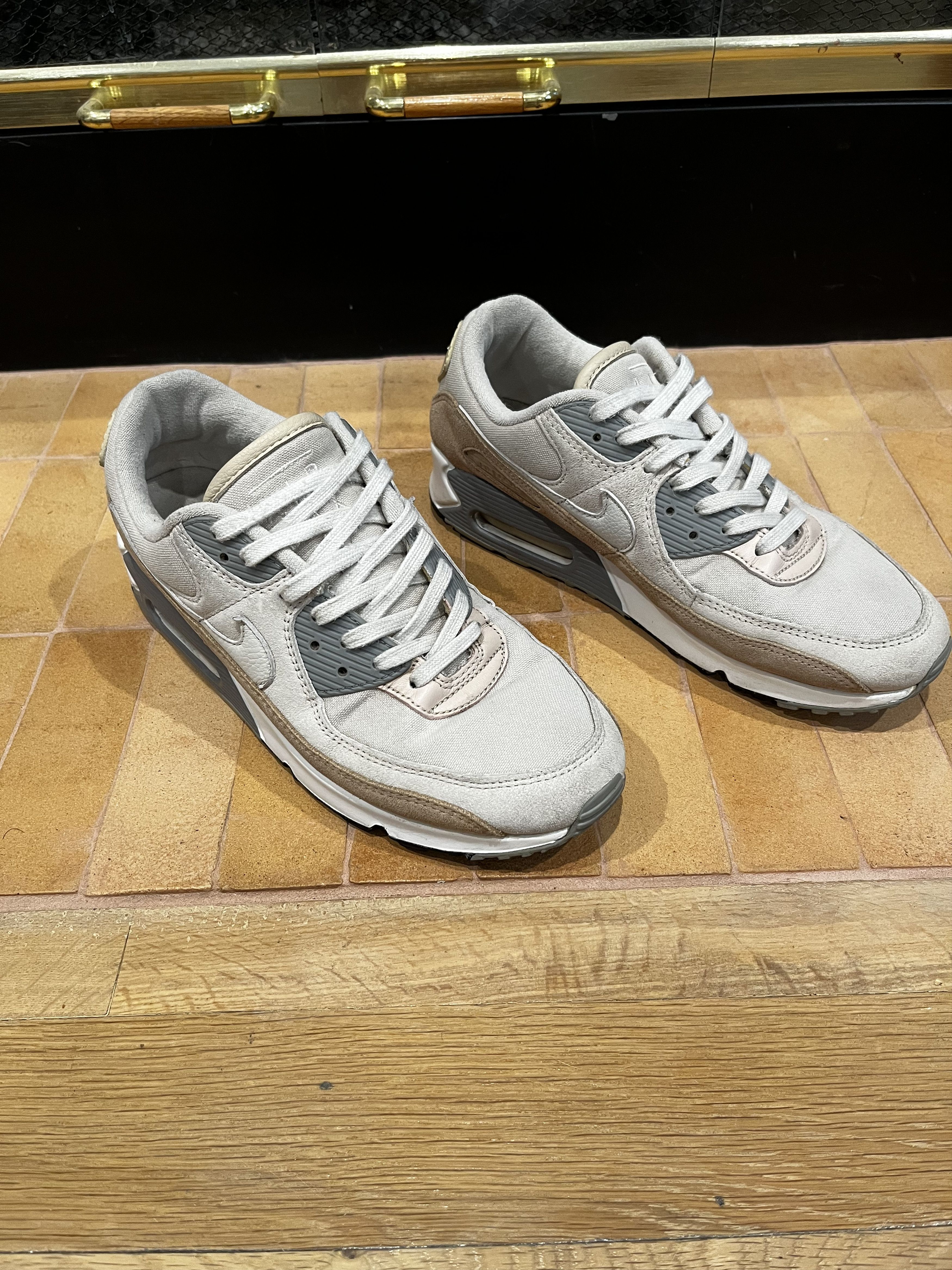 Nike NIKE AIR MAX 90 PREMIUM SANDDRIFT 9.5 DA1641-201 SAND DRIFT Size US 9.5 / EU 42-43 - 1 Thumbnail