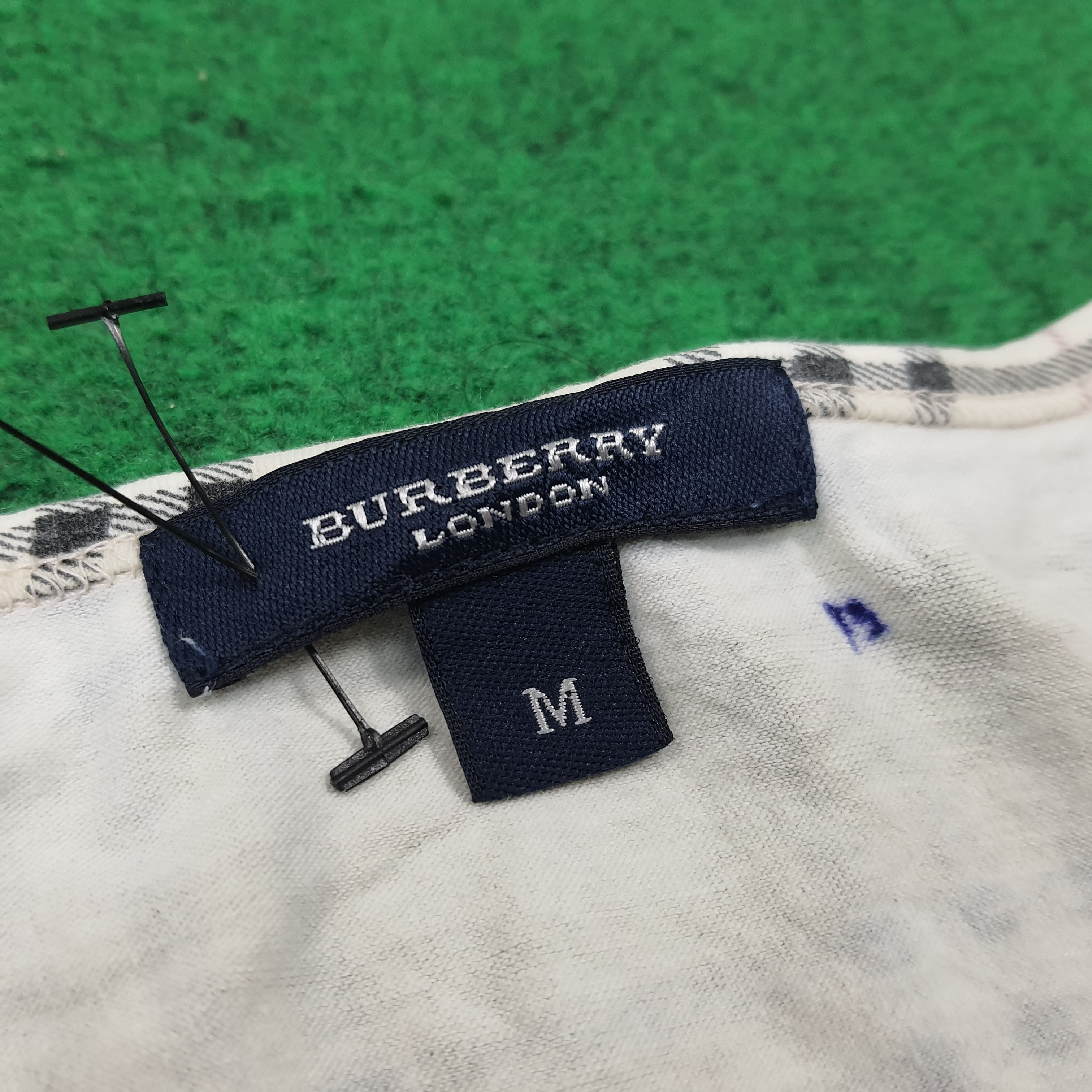 Burberry × Vintage Vintage Burberry London Nova Check Tshirt C219N33 Size S / US 4 / IT 40 - 4 Thumbnail