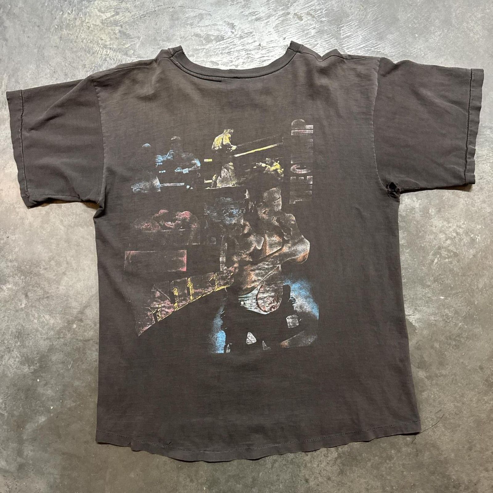 Vintage Mike Tyson Welcome Home Vintage 90s Boot Faded Rap T-Shirt Size US XL / EU 56 / 4 - 6 Thumbnail