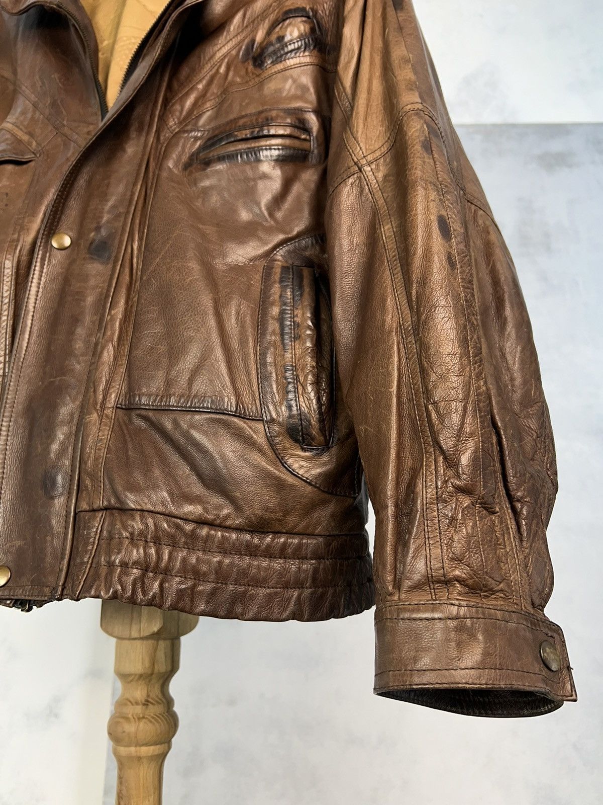 Vintage Vintage Leather Bomber Jacket Size M - L Size US L / EU 52-54 / 3 - 4 Thumbnail