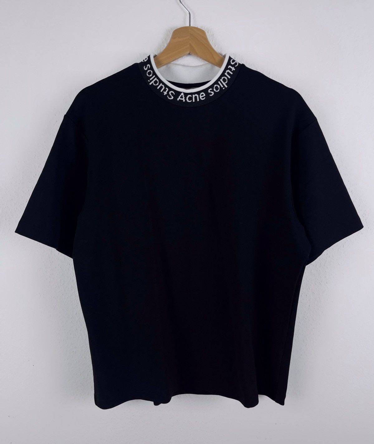 image of Acne Studios Acne Studious Navid Boxy Cropped Tee in Black, Men's (Size Small)