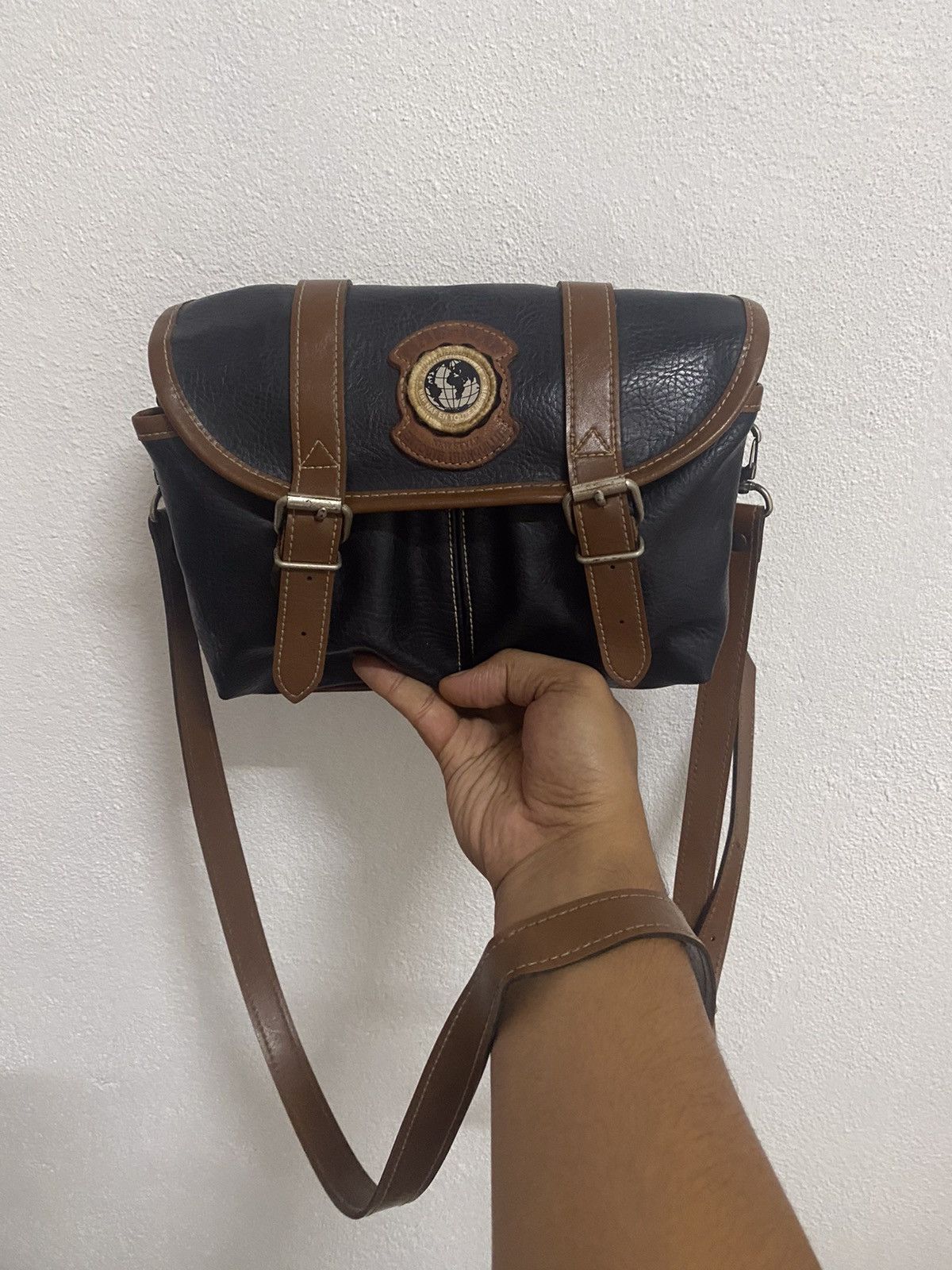 Issey Miyake × Japanese Brand NAF-NAF SLING BAGS LEATHER Size ONE SIZE - 1 Thumbnail