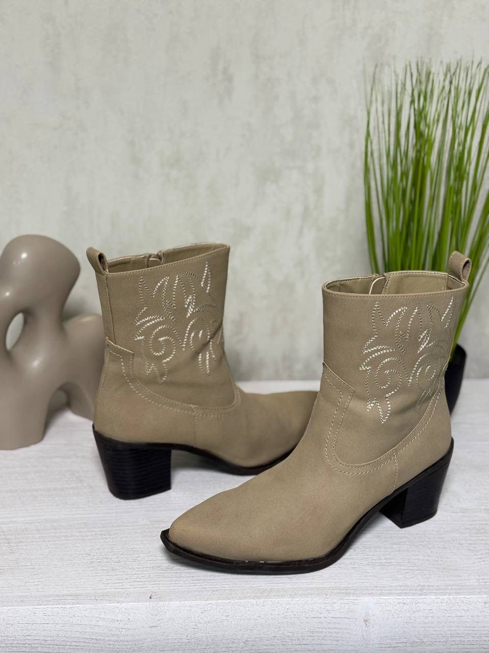 Cowboy Equipment VTG Women’s Ankle Boots Catwalk Size 38 Western Cowboy Styl Size US 8 / IT 38 - 9 Thumbnail
