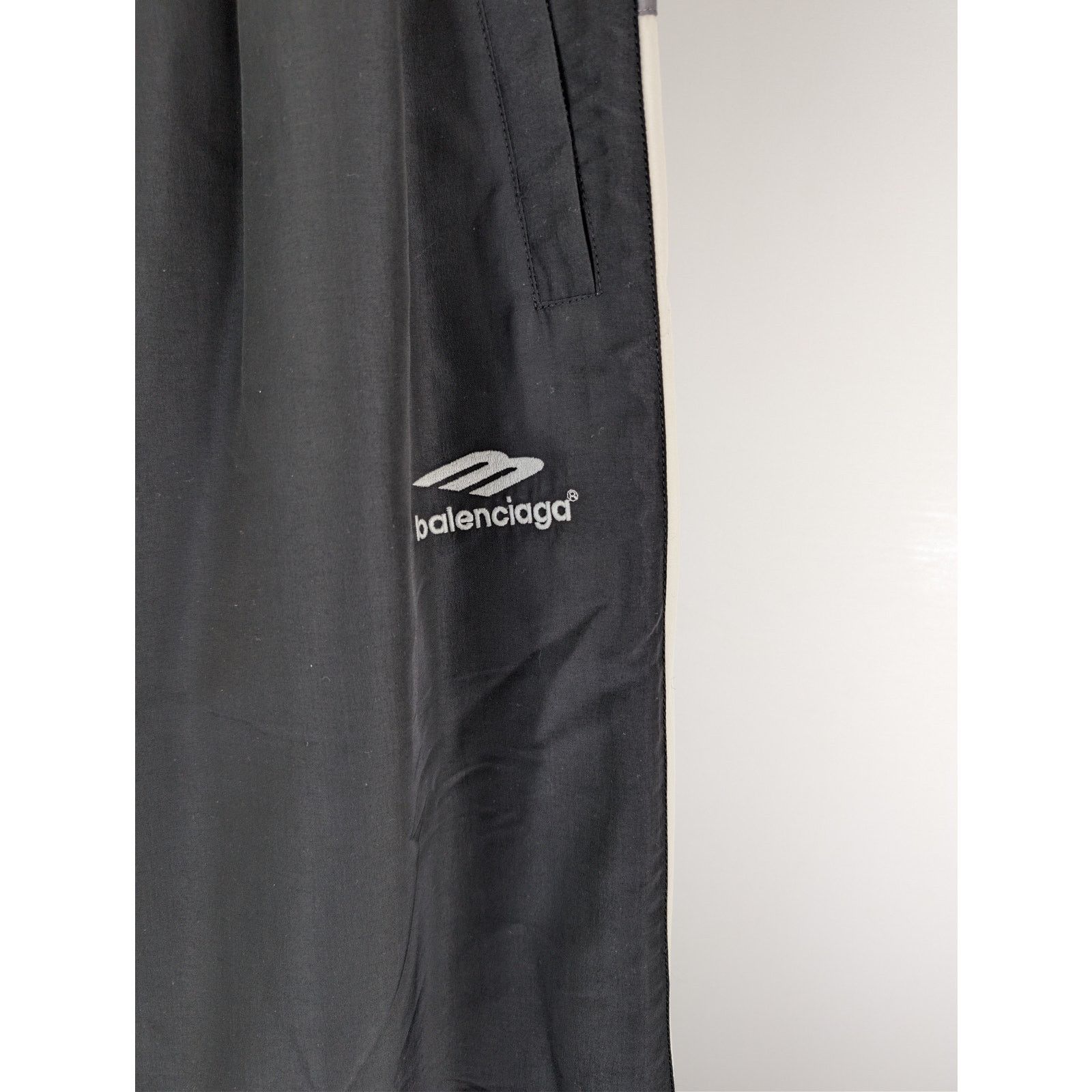 Balenciaga o1rshd1 Nylon Medium Fit Tracksuit Sweatpants Trousers Black Size US 36 / EU 52 - 8 Thumbnail